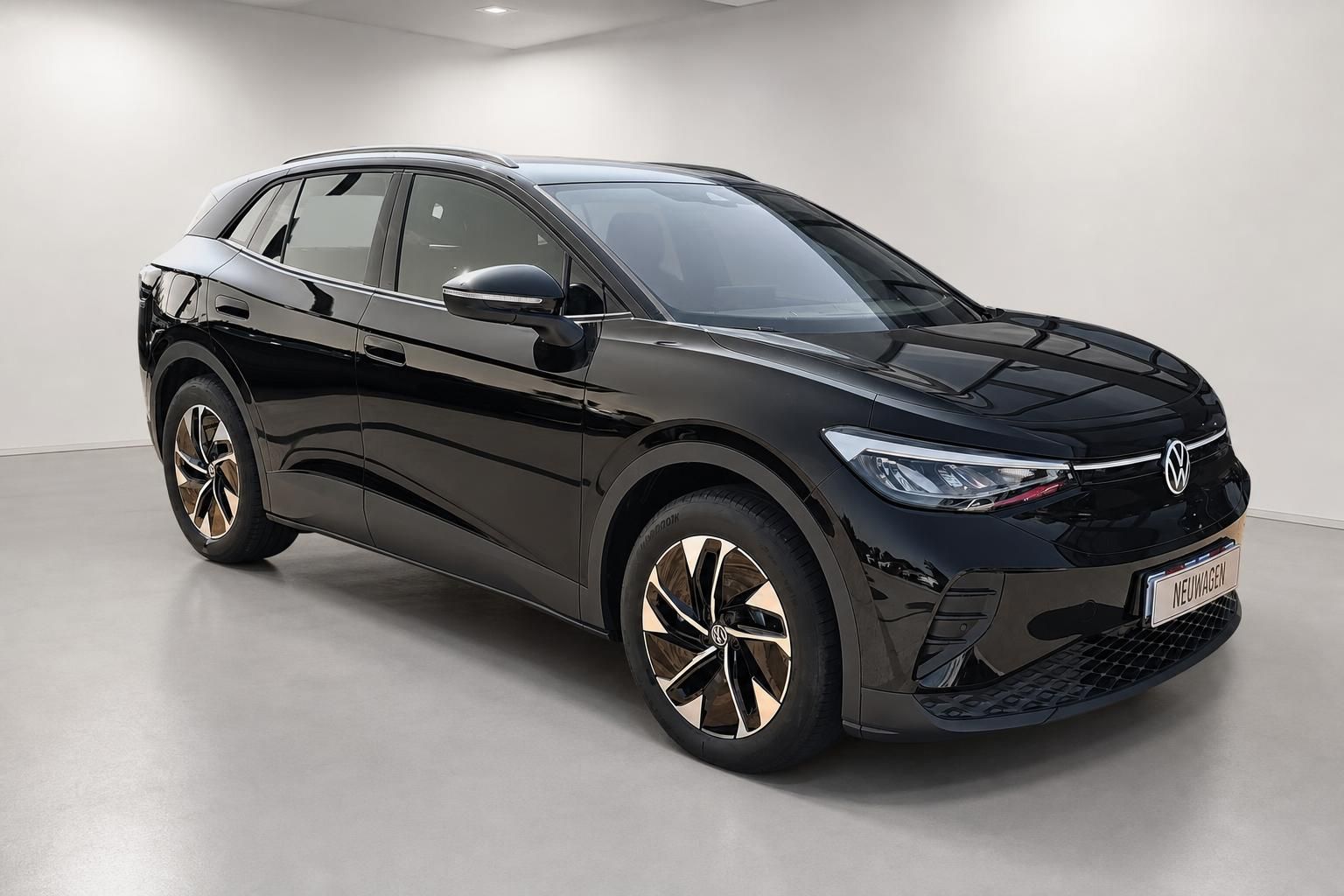 Volkswagen ID.4 schwarz Elektro-SUV Seitenansicht Studioaufnahme