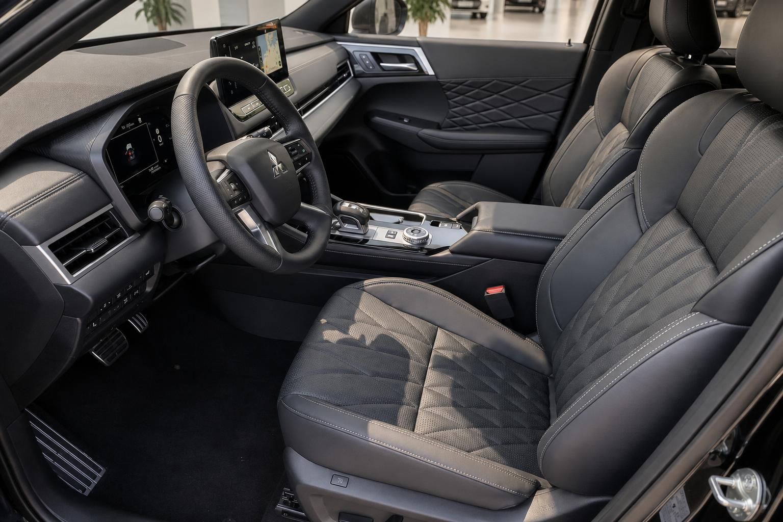 Mitsubishi Outlander Innenraum Vordersitze und Cockpit in Leder
