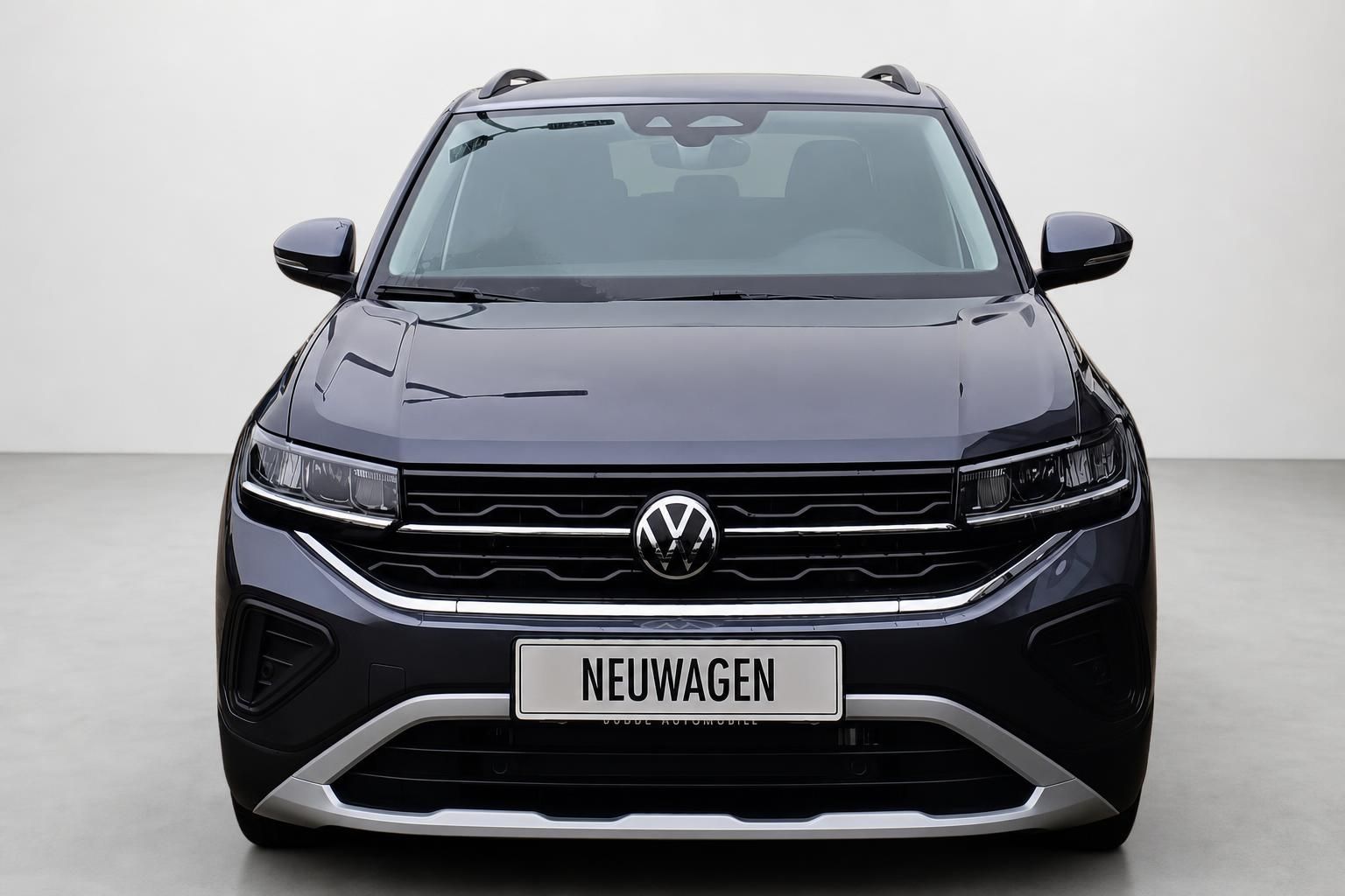 VW T-Cross Frontansicht in dunkelblau, Neuwagen im Studio