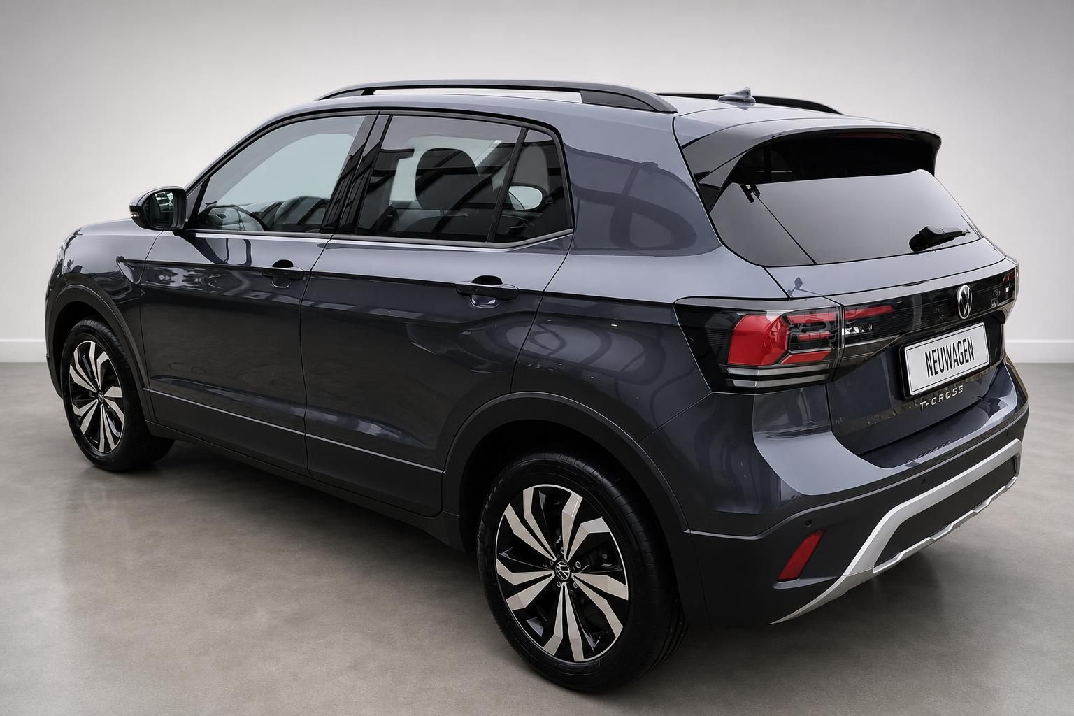 VW T-Cross grau Heckansicht seitlich im Studio