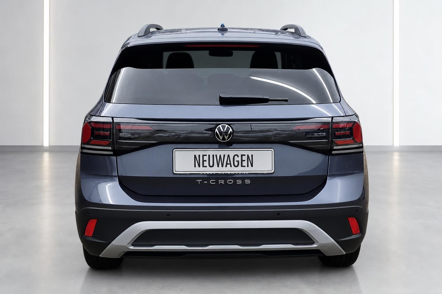 VW T-Cross blau Heckansicht frontal im Studio