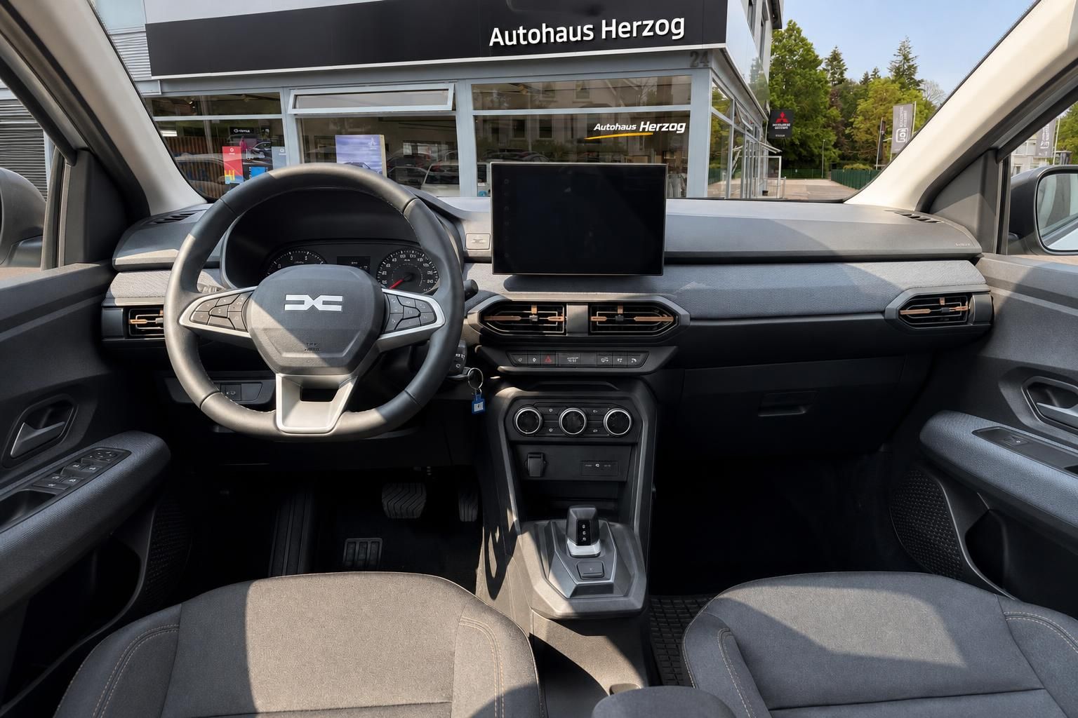 Fahrerperspektive Dacia Sandero Stepway mit Blick auf Cockpit