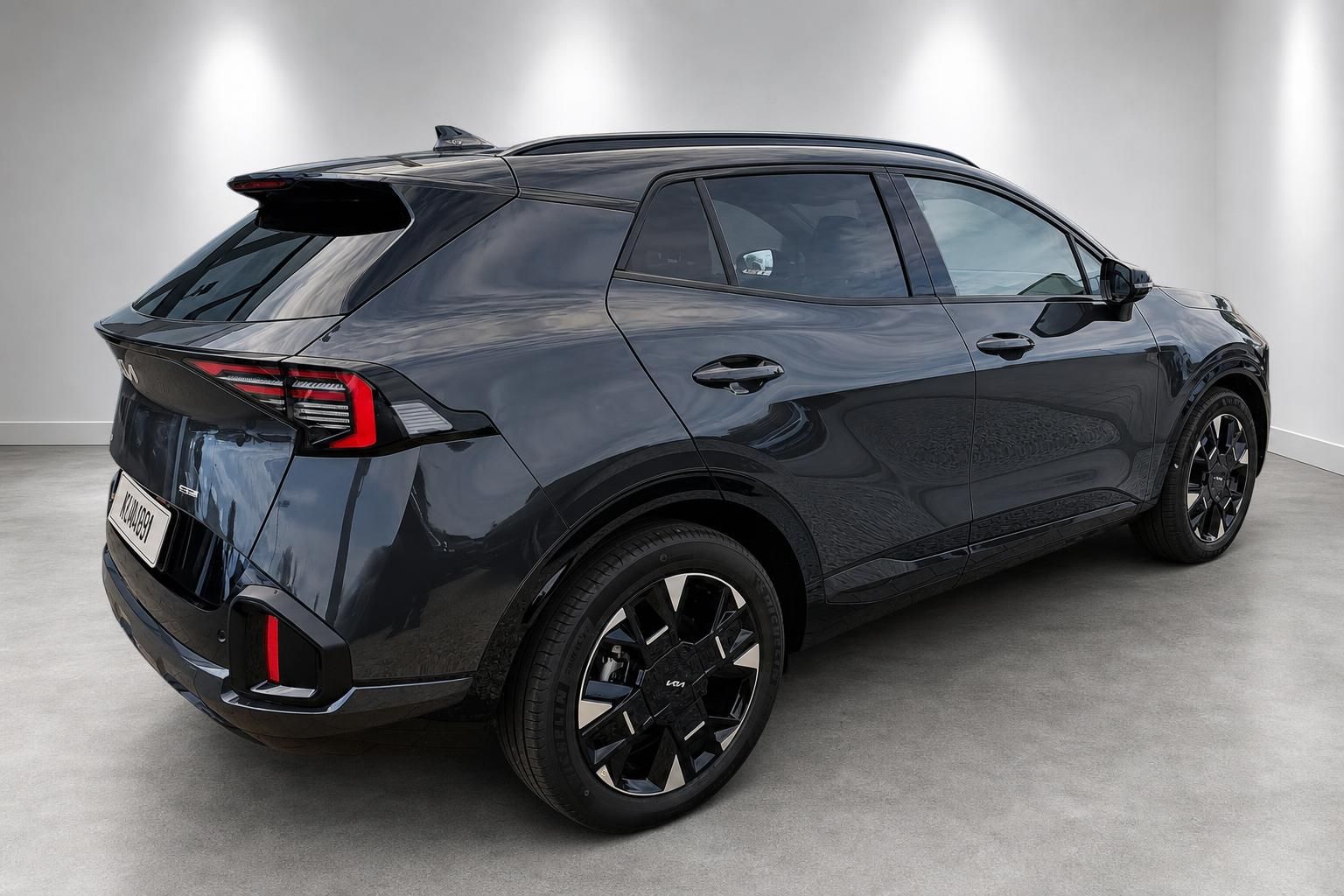 Kia Sportage schwarz Heckansicht seitlich im Studio