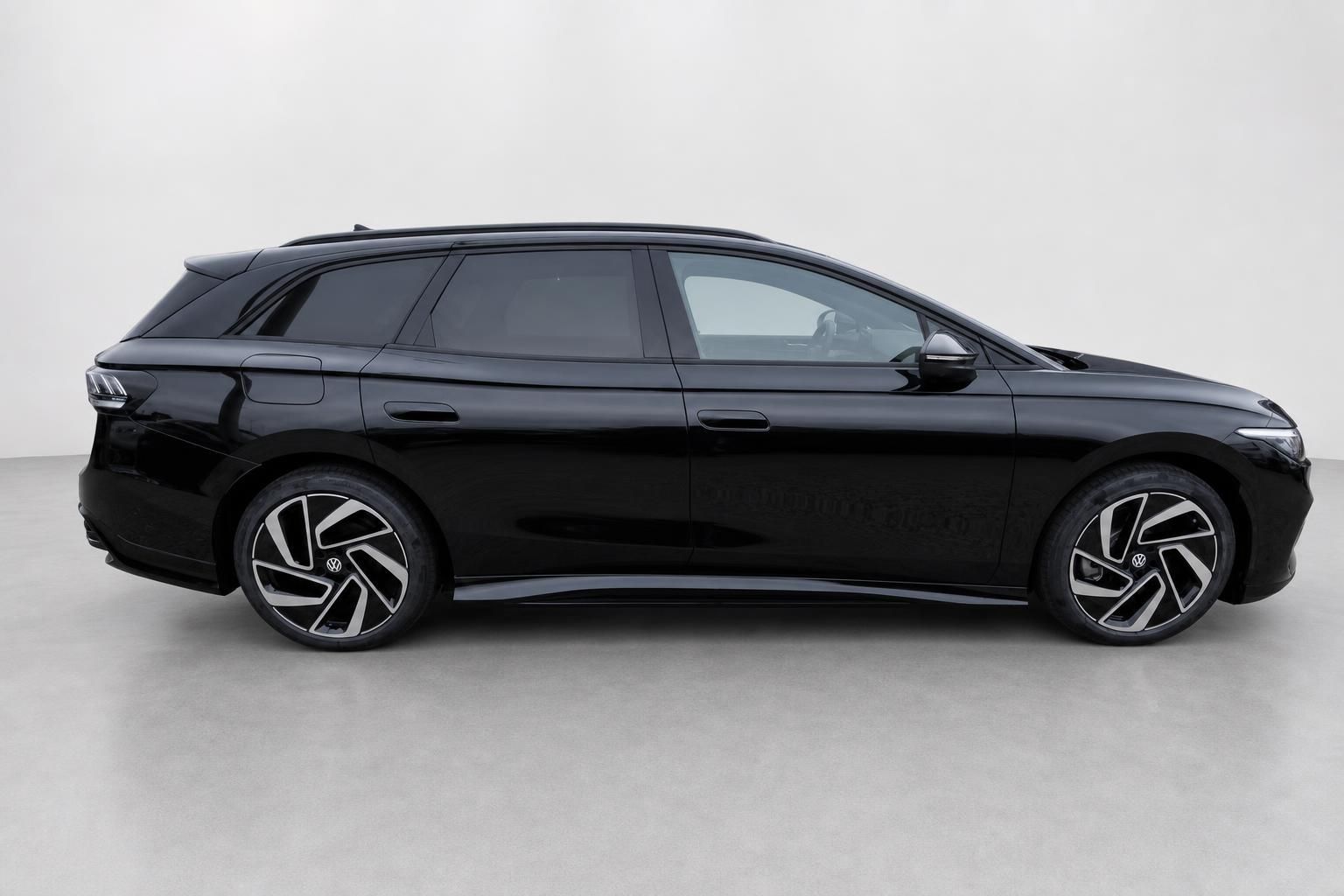 VW ID.7 Tourer schwarz Seitenansicht Elektro-Kombi Studio
