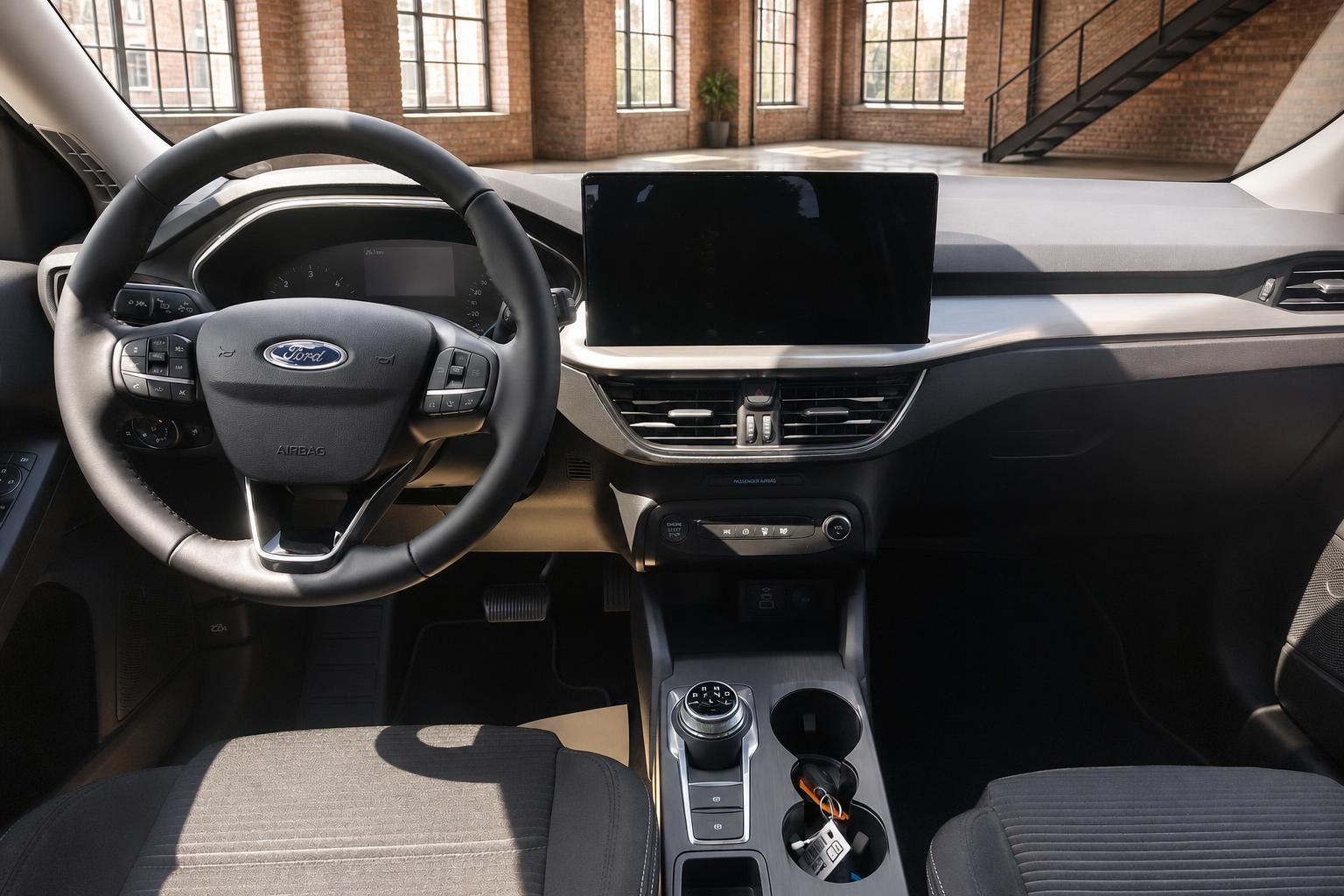 Ford Armaturenbrett mit Lenkrad, Display und Schaltknauf im Detail