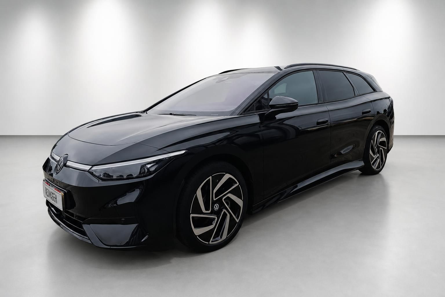 VW ID.7 Tourer schwarz Frontansicht Elektroauto Kombi