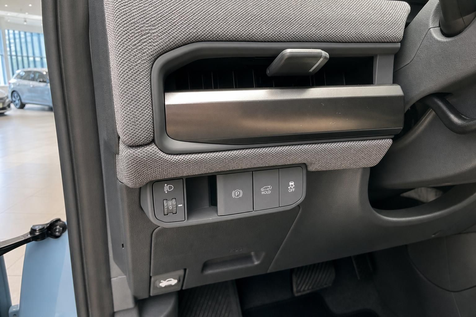 Kia Innenraum: Bedienelemente an der Fahrertür mit Parkassistent