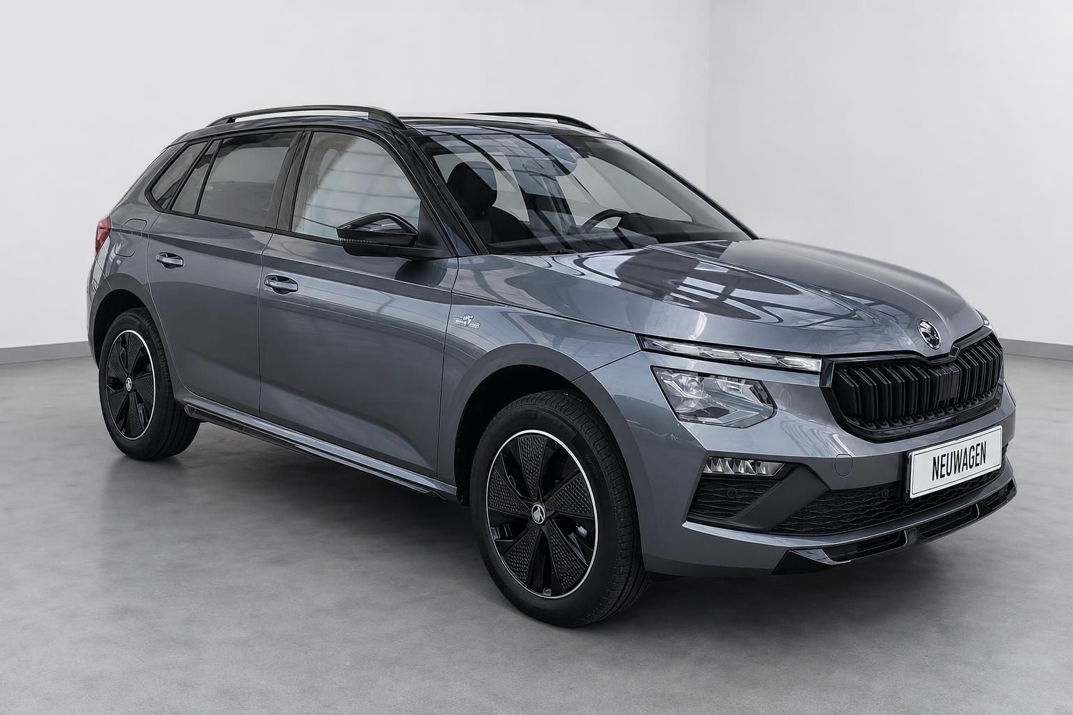 Škoda Kamiq grau Neuwagen Seitenansicht vorne im Studio