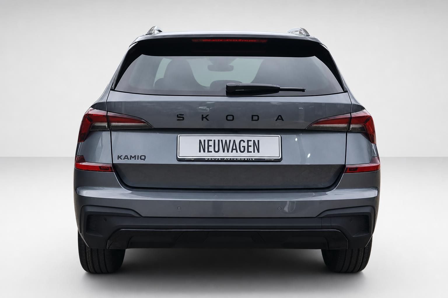 Skoda Kamiq grau Heckansicht Neuwagen im Studio