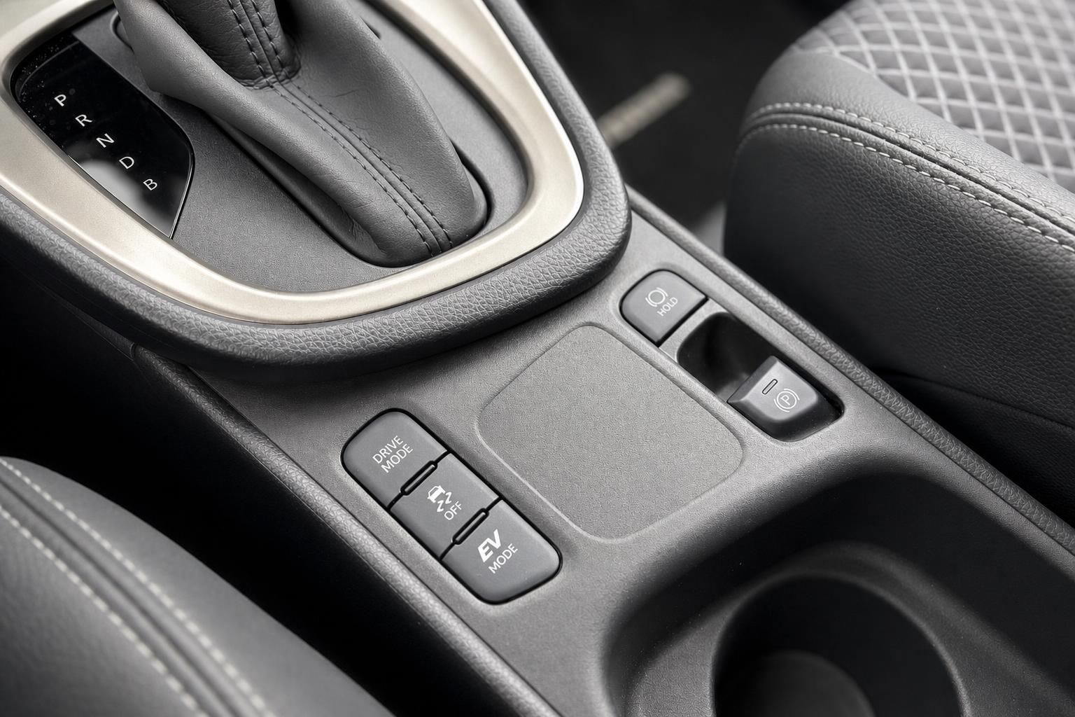 Mittelkonsole mit Fahrmodus- und EV-Mode-Tasten im Innenraum