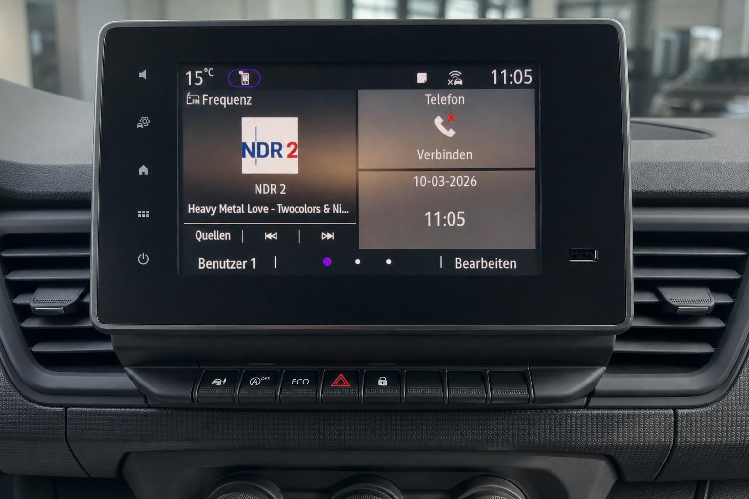 Renault Touchscreen mit NDR 2 Radio und Telefon-Funktion