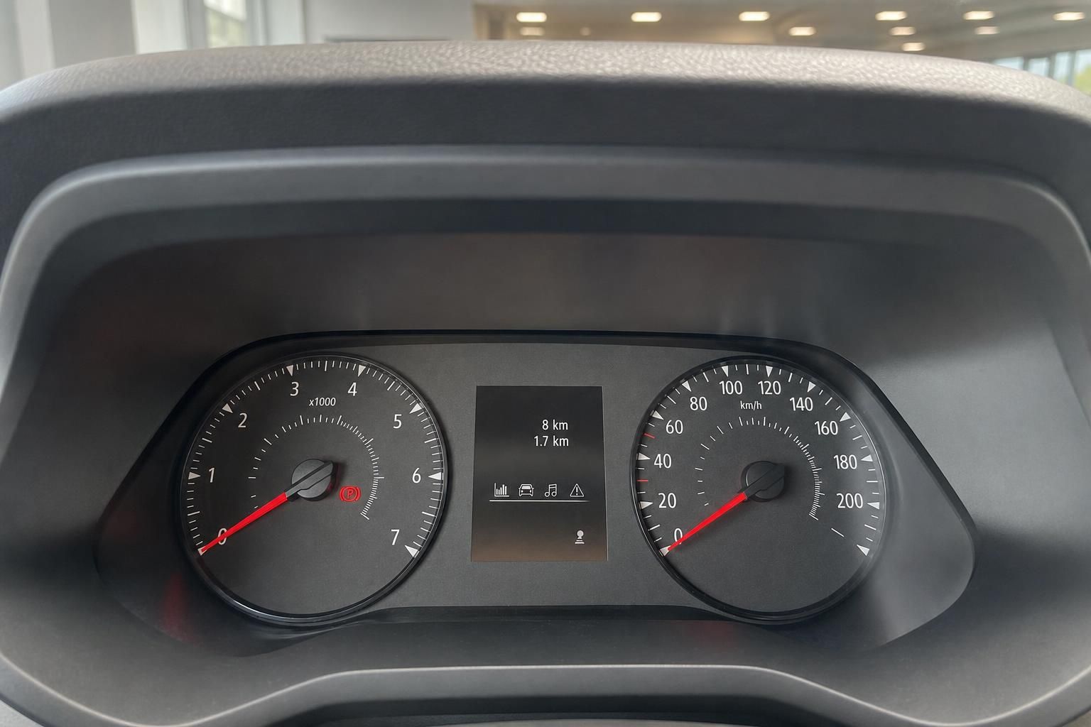 Renault Armaturenbrett mit Drehzahlmesser und Tachometer
