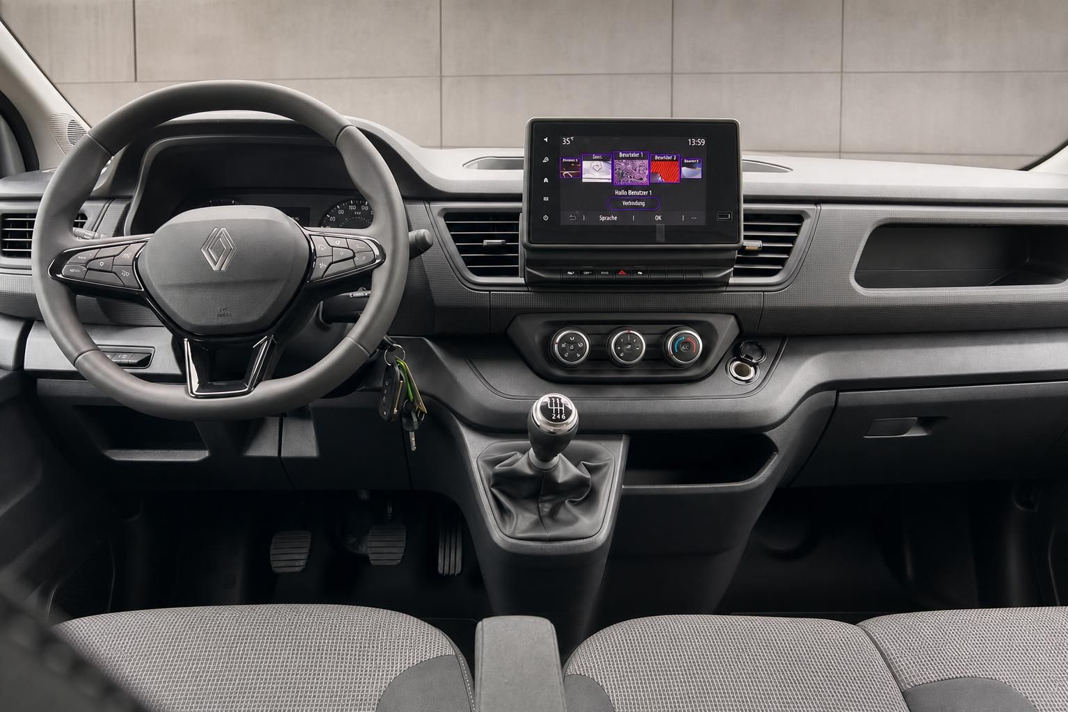 Renault Cockpit mit Infotainment-System und manueller Schaltung