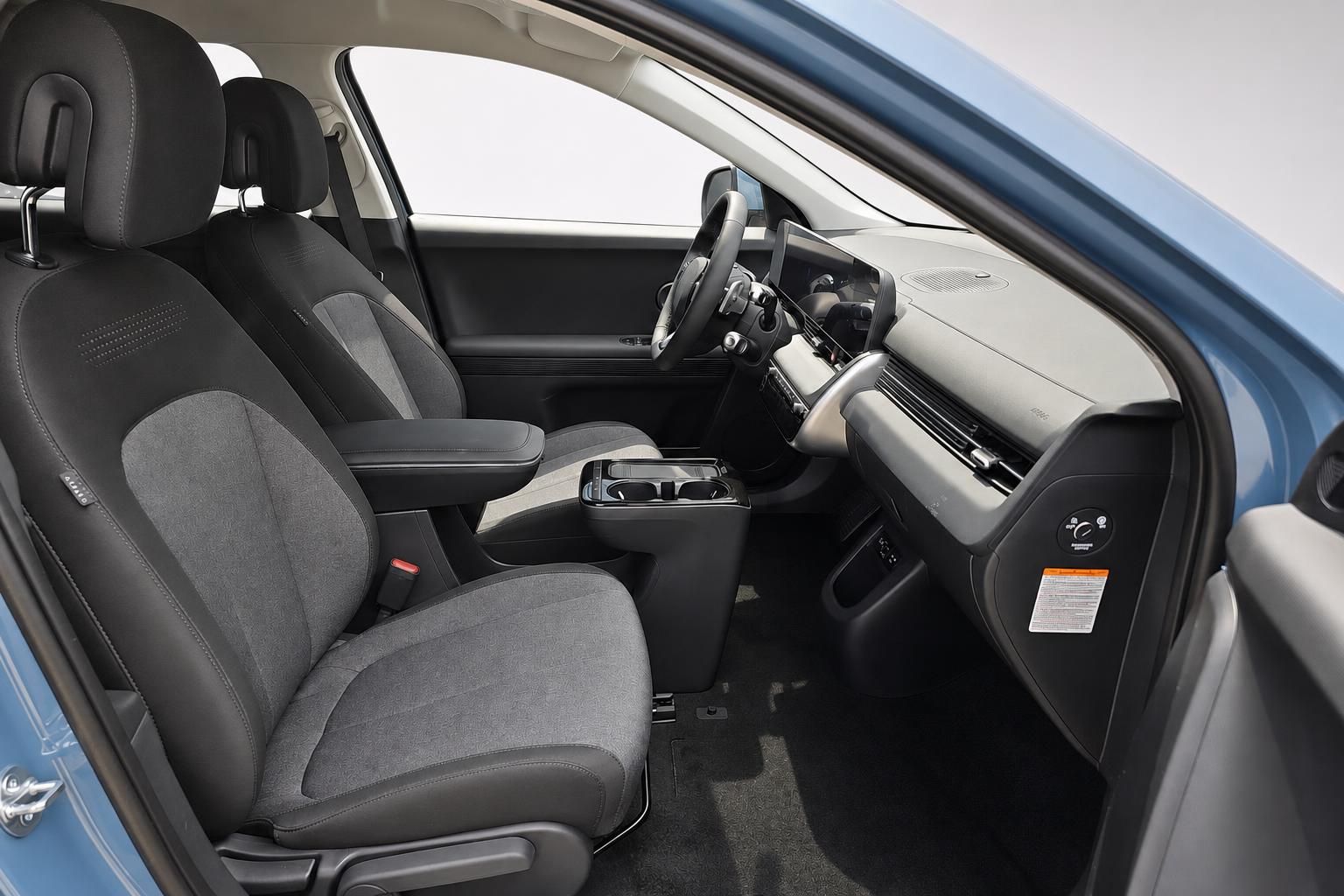 Hyundai Ioniq 5 Innenraum, Blick auf Fahrersitz und Armaturenbrett