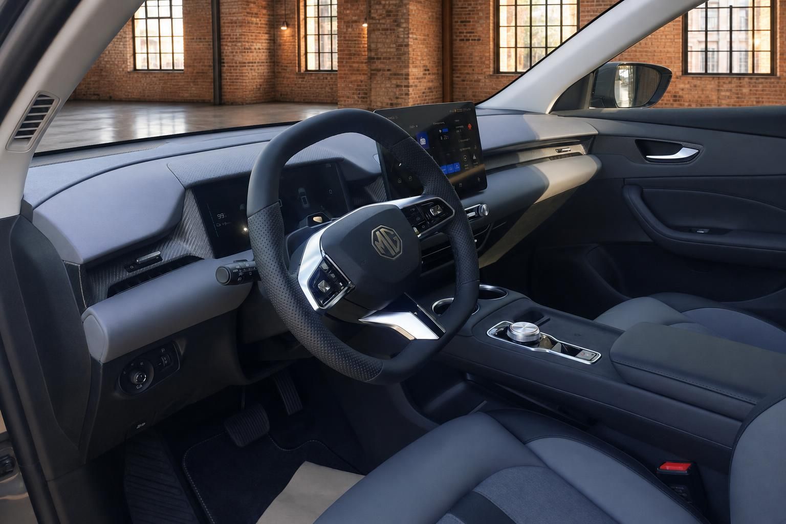 MG SUV Innenraum mit Lenkrad, Cockpit und Touchscreen