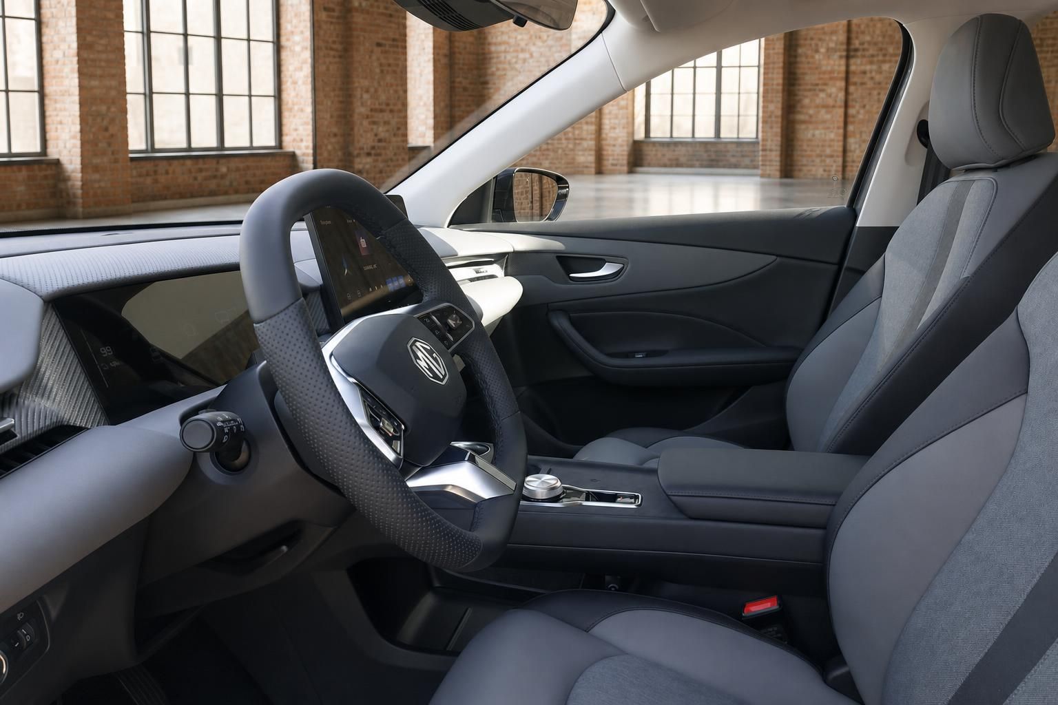 MG Fahrzeuginnenraum mit Vordersitzen und Lenkrad im Detail