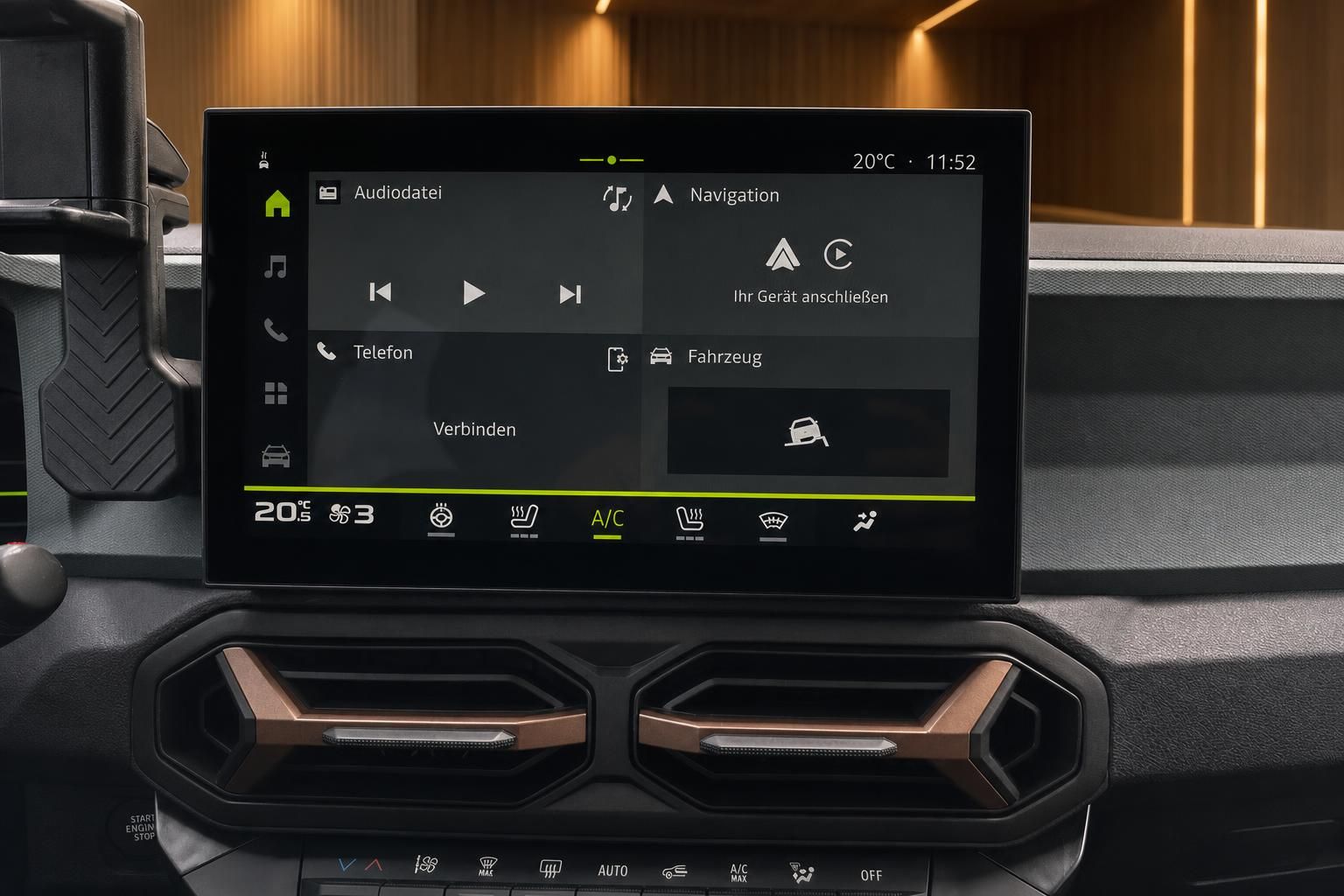 Fahrzeug Infotainment-System Display mit Navigation und Klimasteuerung