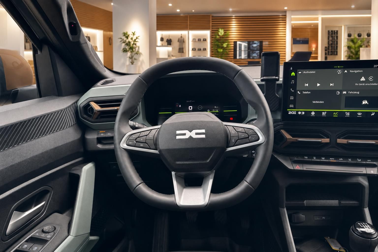 Dacia Cockpit mit digitalem Display Lenkrad und Touchscreen im Autohaus
