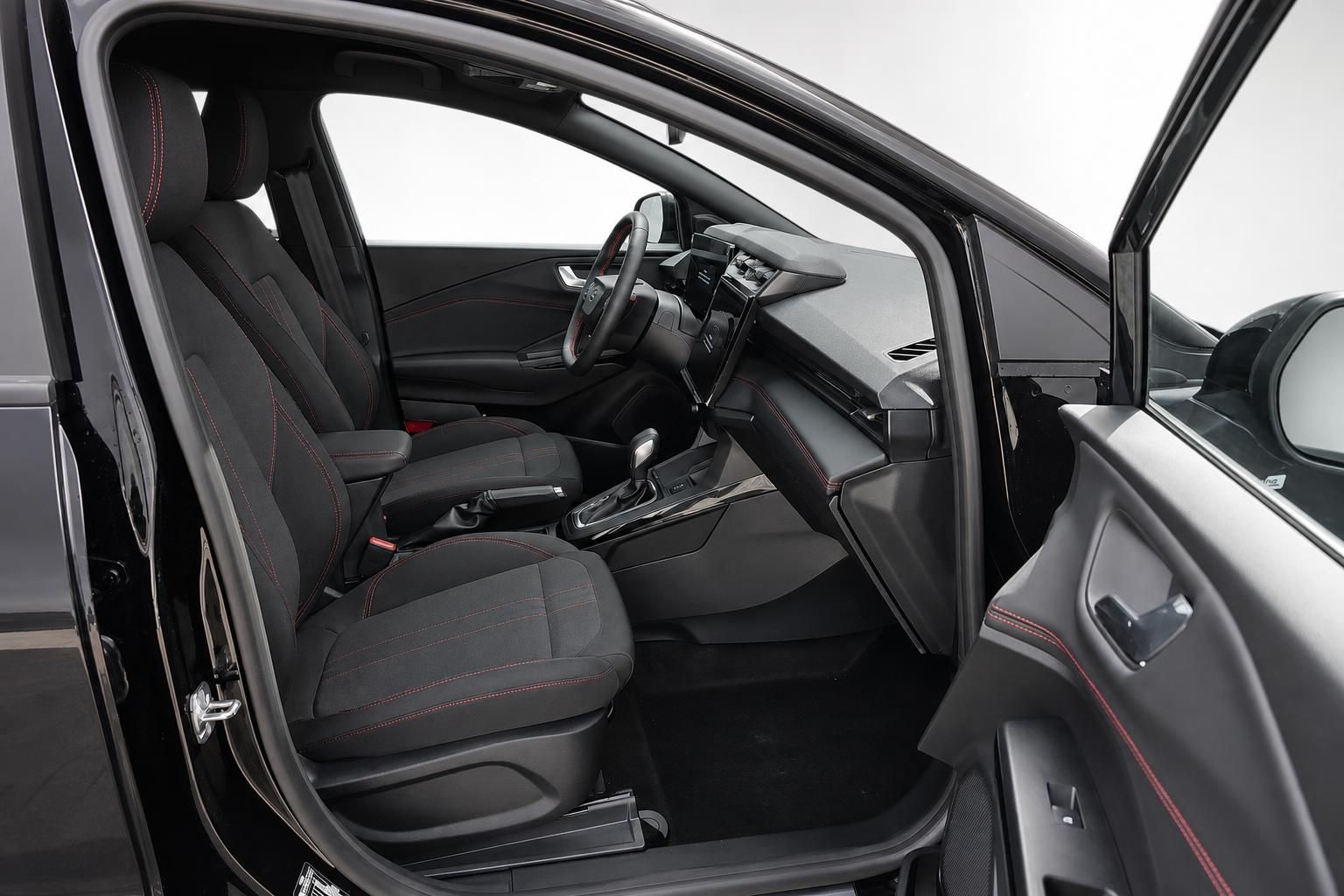 Ford Puma Innenraum Fahrersitz und Cockpit Ansicht