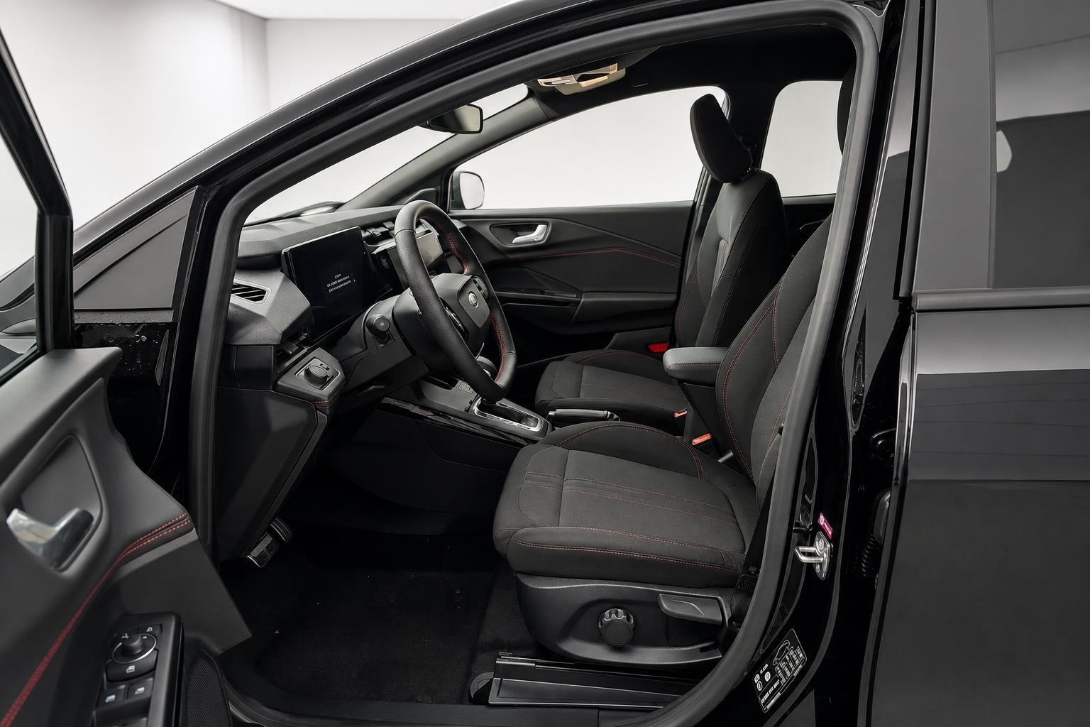 Ford Puma Innenraum Cockpit und Lenkrad Detail