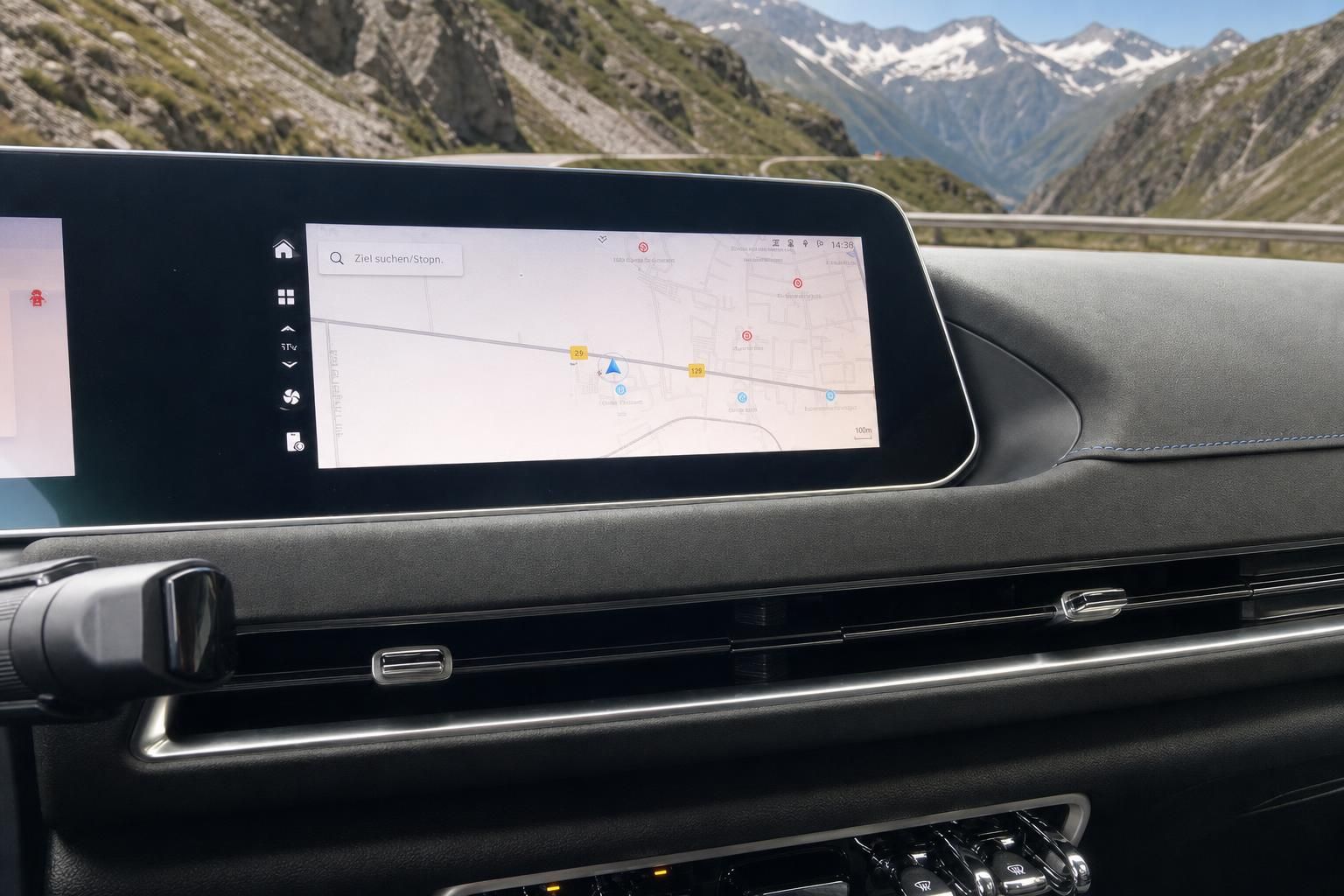 Fahrzeug Infotainment-Touchscreen mit Navigationskarte im Innenraum Detailansicht