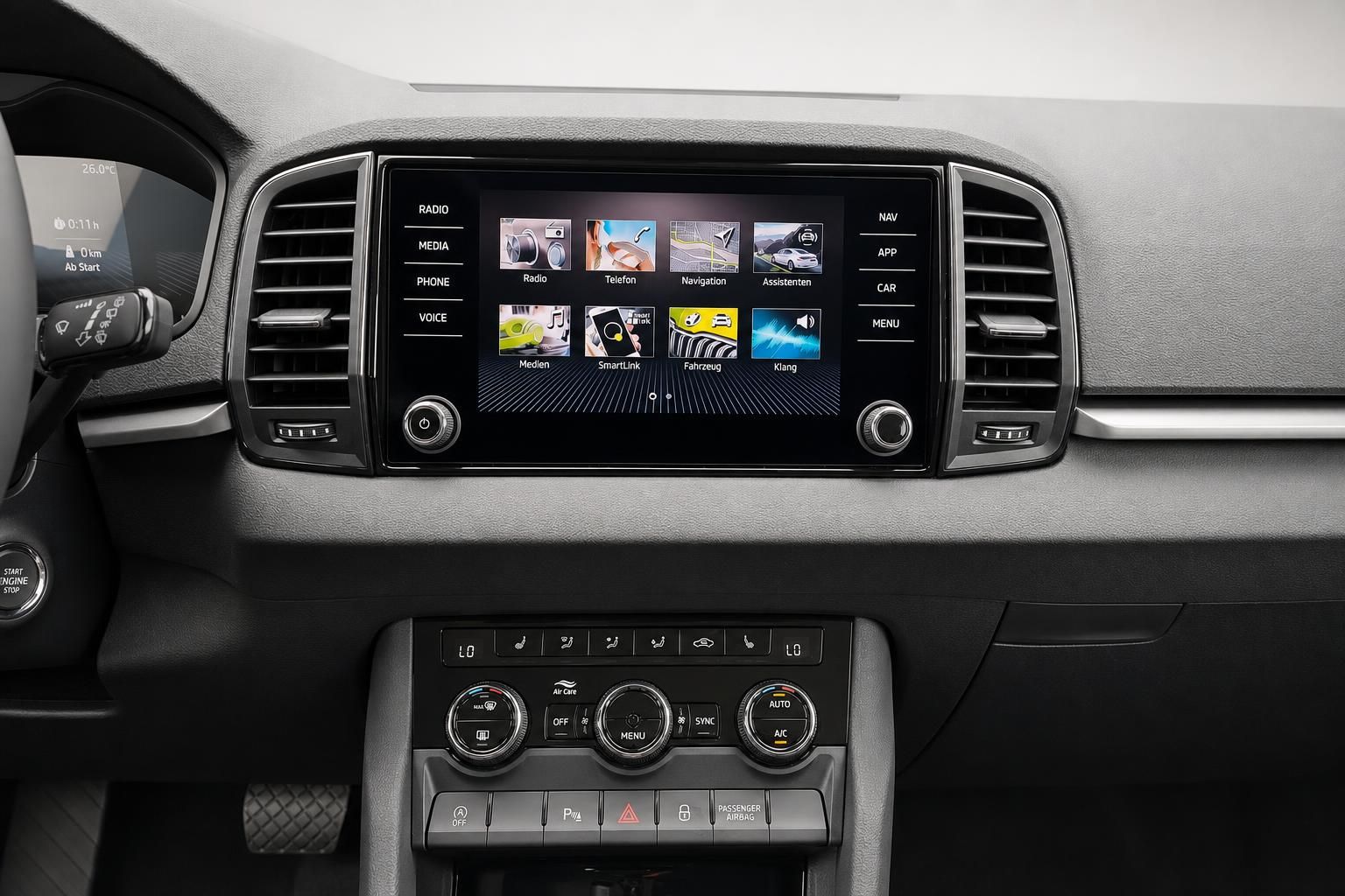 Skoda Karoq Mittelkonsole mit Touchscreen und Klimabedienung im Detail