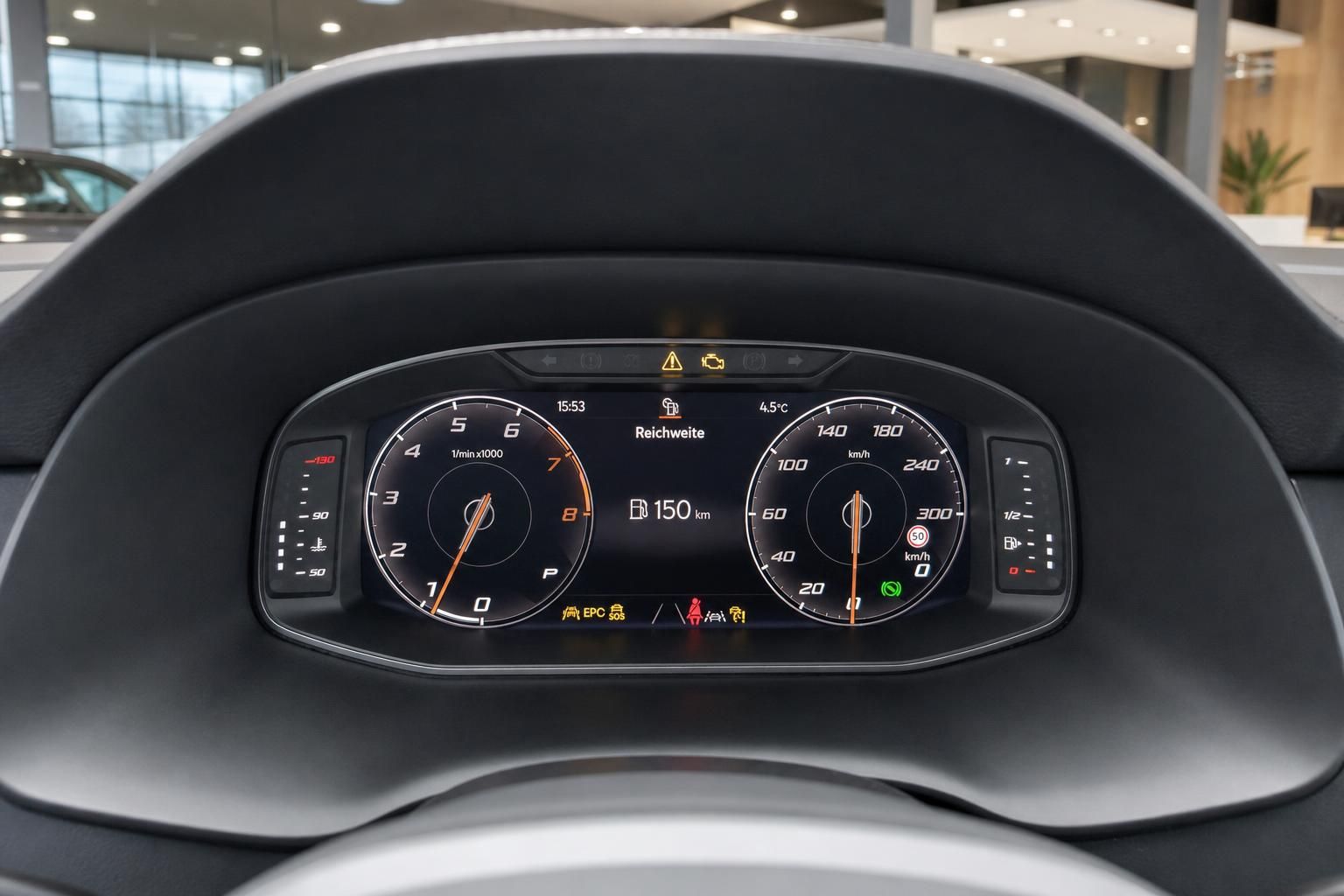 Digitales Kombiinstrument mit Tacho und Drehzahlmesser im Fahrzeugcockpit
