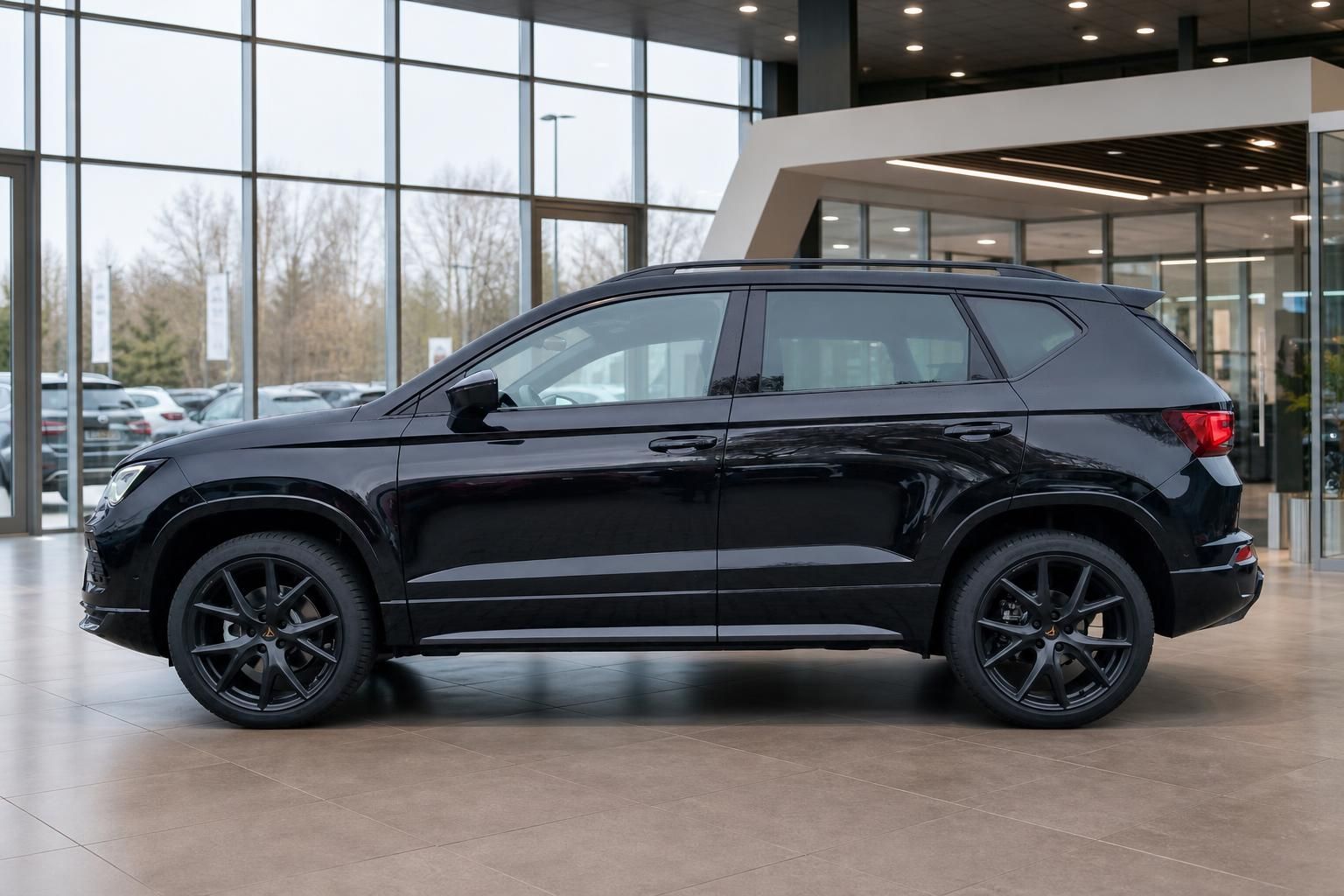 Cupra Ateca schwarz Seitenansicht mit schwarzen Felgen