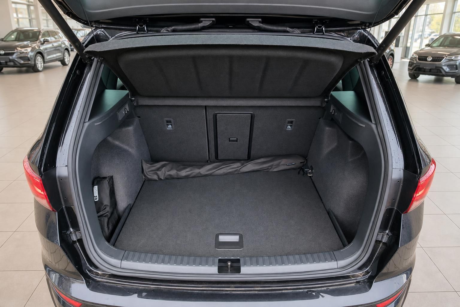 Cupra Ateca Kofferraum offen mit viel Ladevolumen im Detail