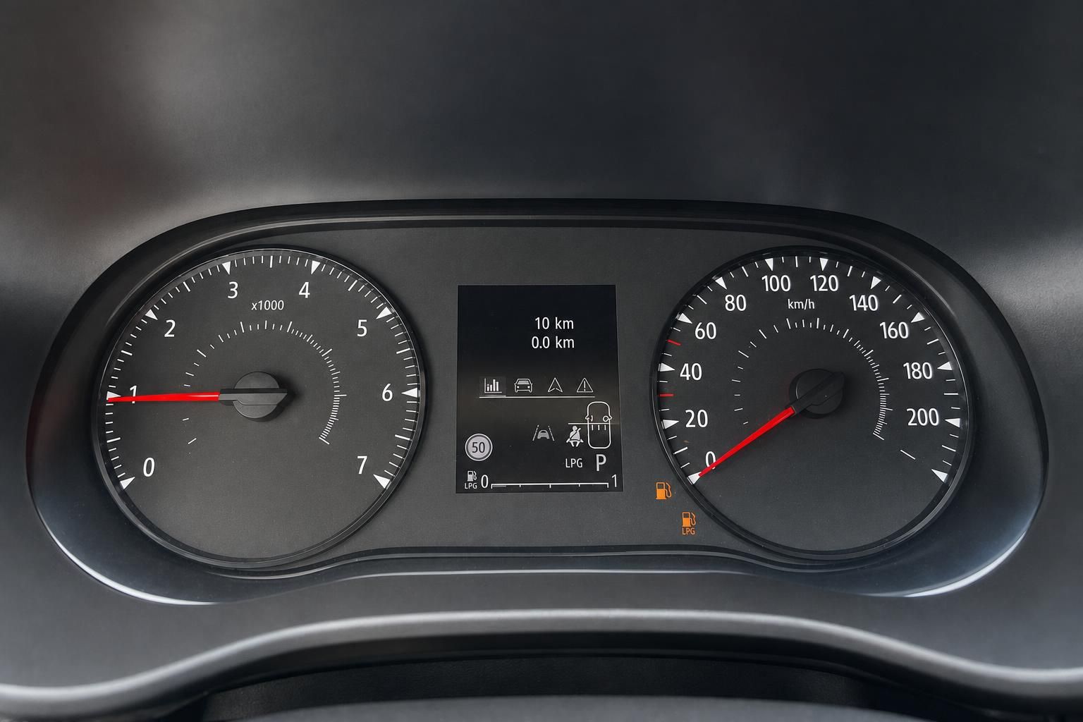 Kombiinstrument mit Tacho, Drehzahlmesser und LPG-Anzeige im Fahrzeug