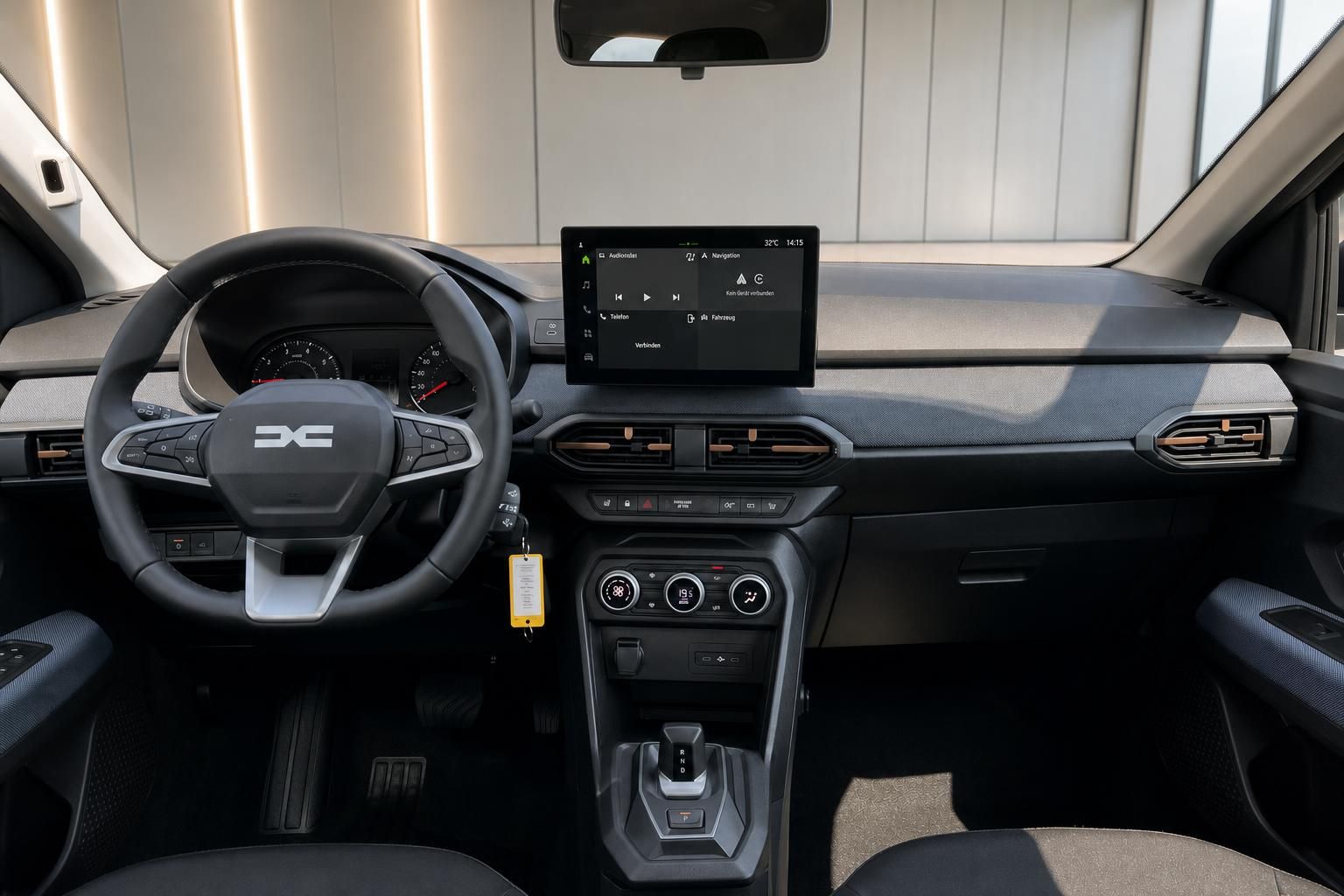 Dacia Sandero Cockpit mit Lenkrad und Touchscreen Infotainment