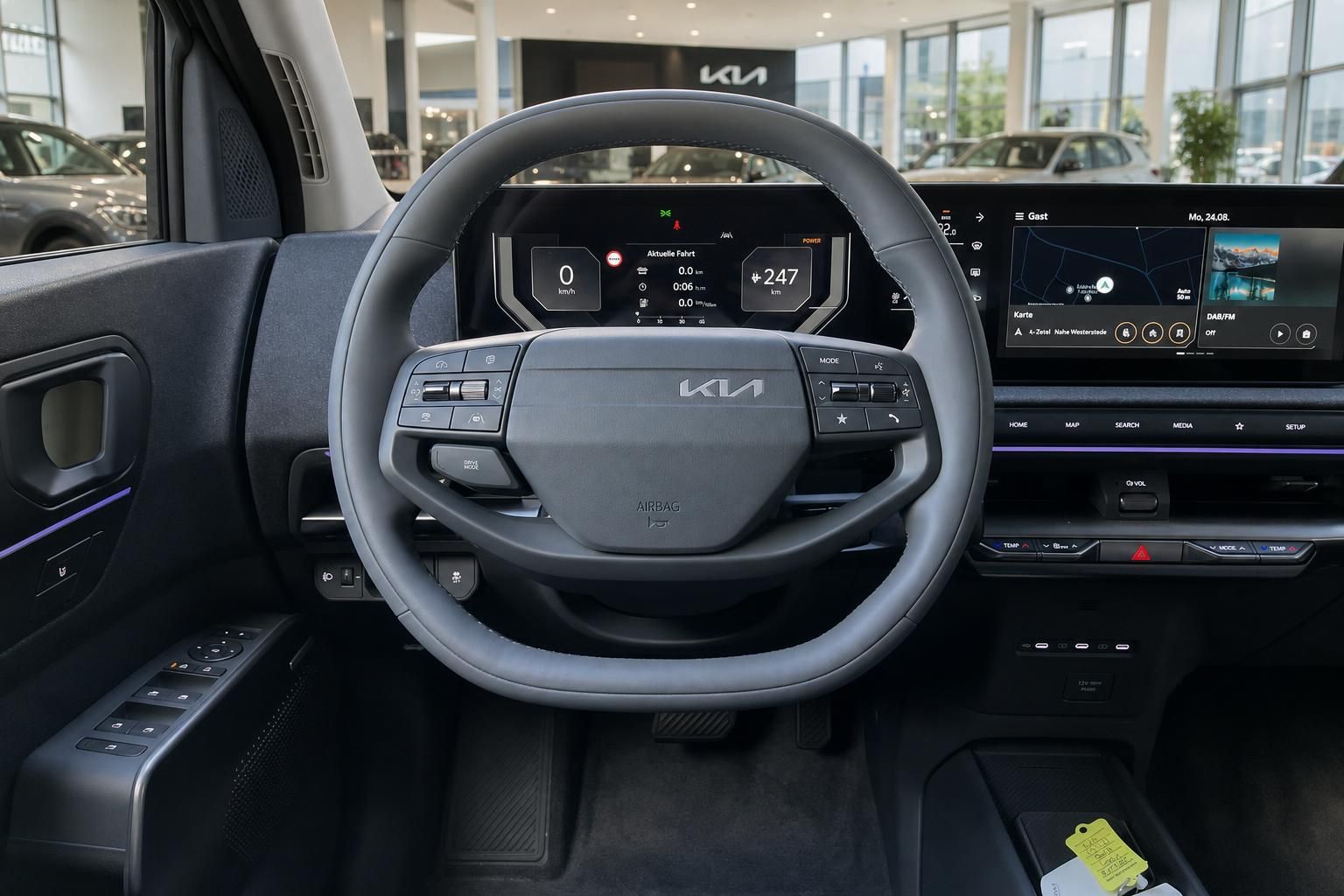 Kia Cockpit mit Lenkrad und Infotainment-Display im Innenraum