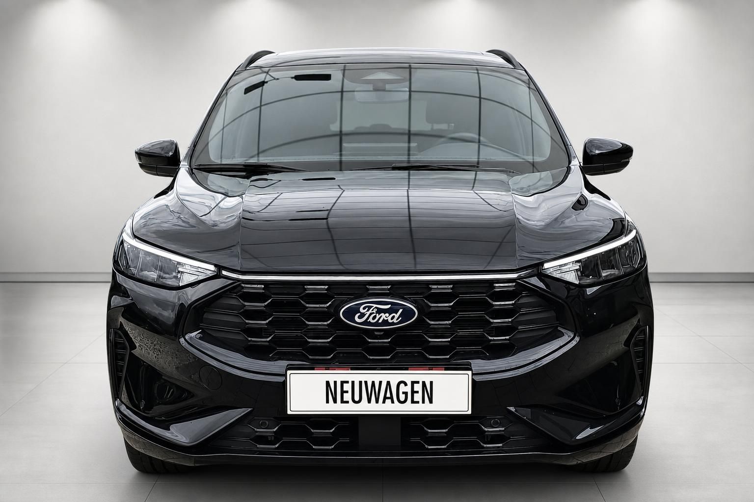 Ford Kuga schwarz, Frontalansicht mit Kuehlergrill