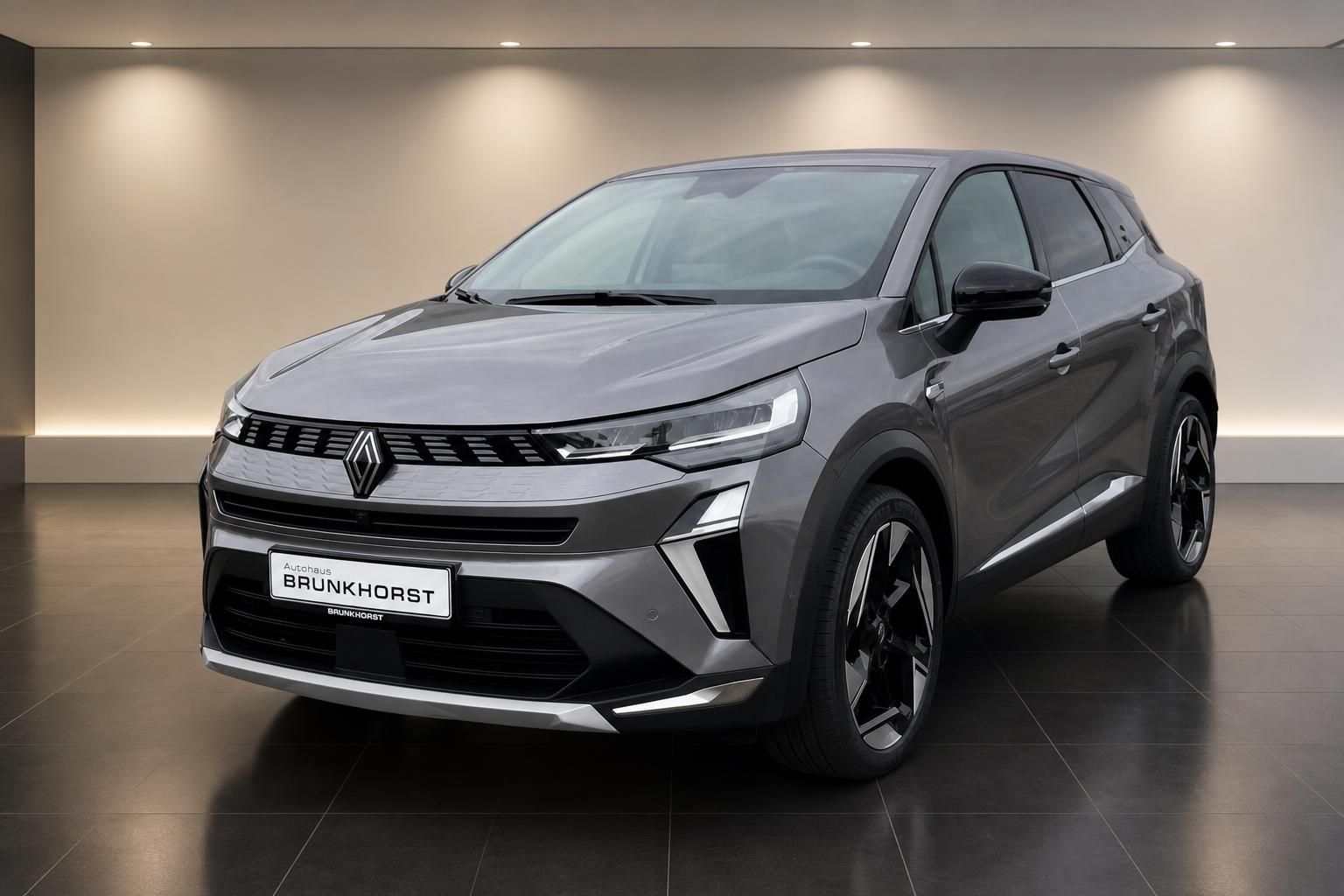 Renault Symbioz in Grau, Frontansicht schraeg im Showroom