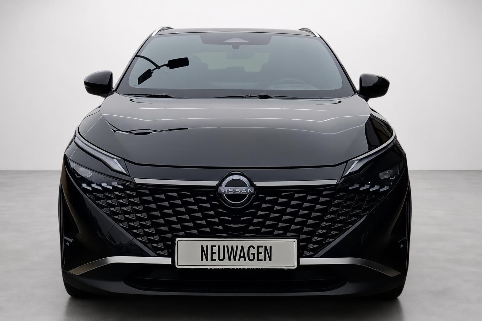 Nissan Neuwagen schwarz Frontansicht mit Kühlergrill und LED-Scheinwerfern
