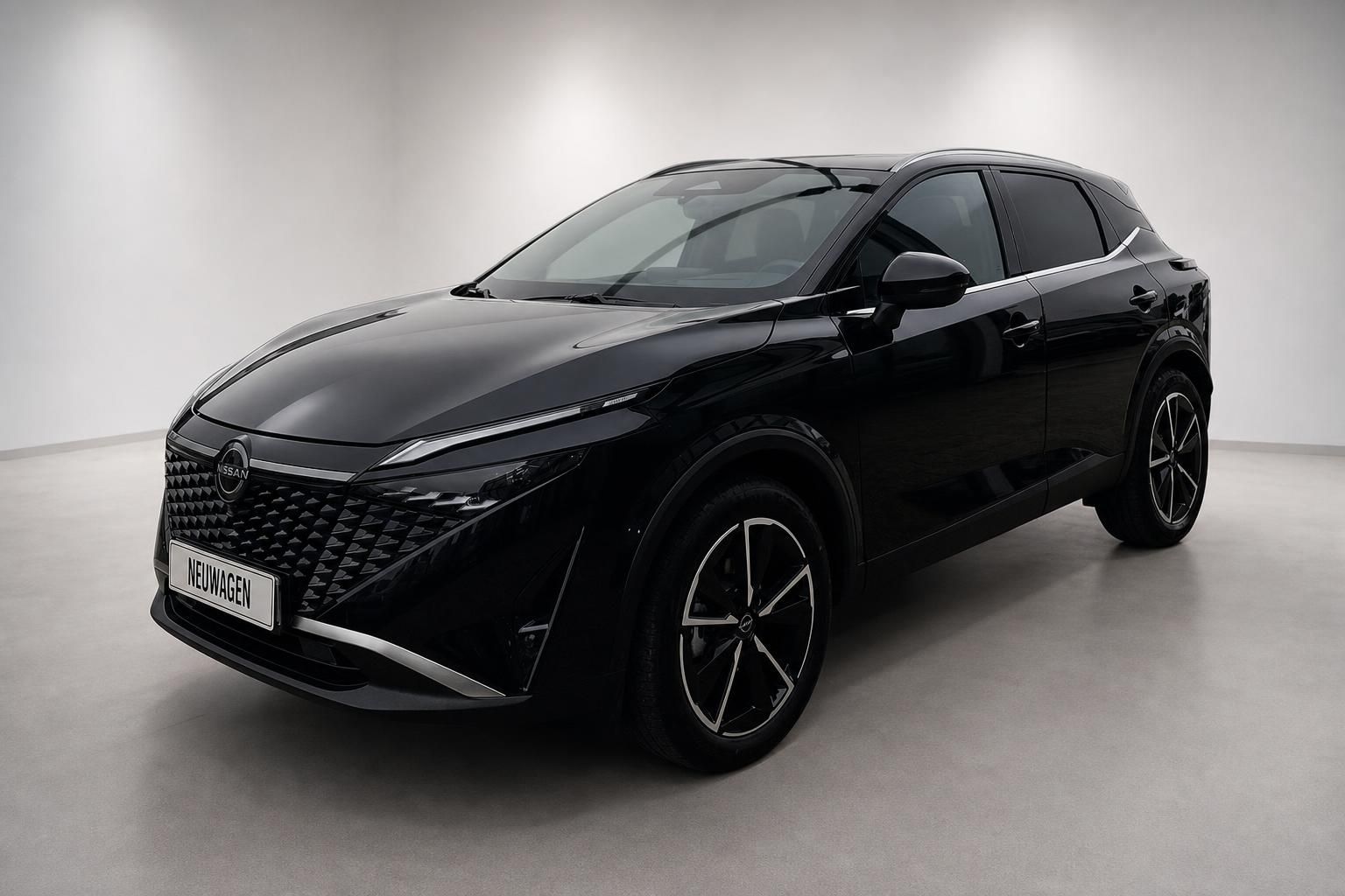 Nissan Qashqai schwarz Neuwagen Frontansicht schraeg