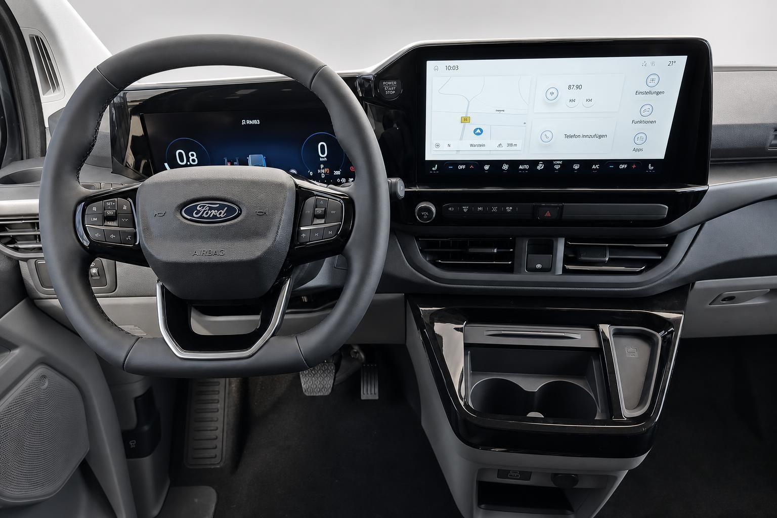 Ford Cockpit mit Lenkrad und großem Touchscreen Navigationssystem