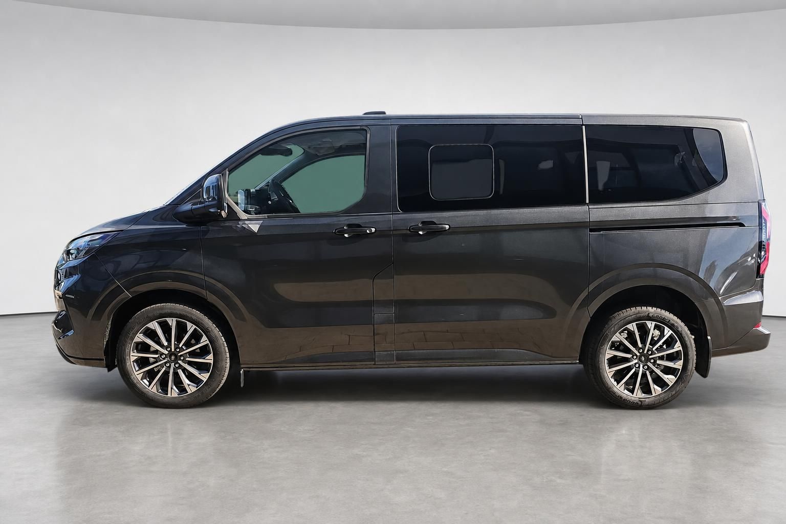 Ford Tourneo Custom Van in Braun, Seitenansicht komplett