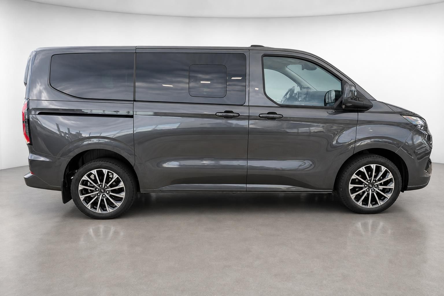 Ford Tourneo Custom grau Seitenansicht Van Studio