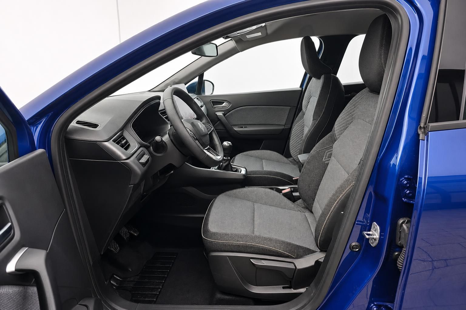 Renault Captur Innenraum Vordersitze und Cockpit Ansicht