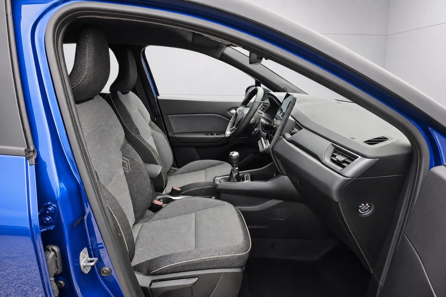 Renault Captur Innenraum Fahrersitz und Armaturenbrett Detail