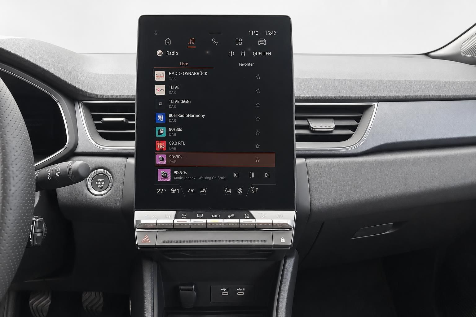 Touchscreen Infotainmentsystem mit Radiosender-Auswahl im Renault