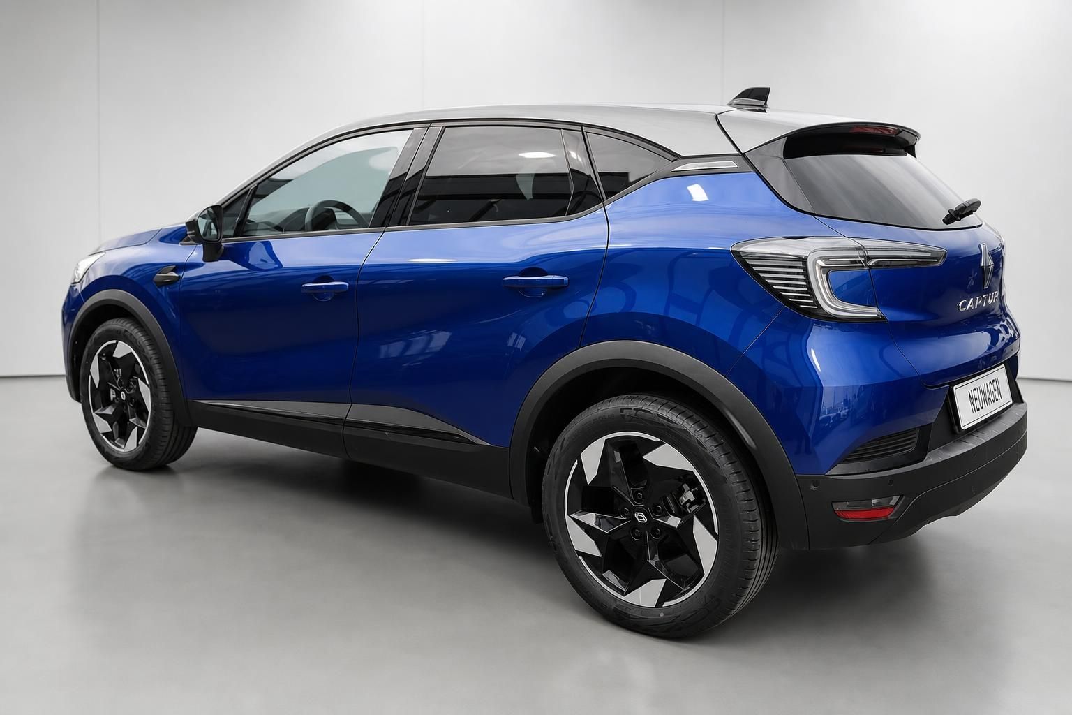Renault Captur blau Heckansicht schräg hinten Neuwagen