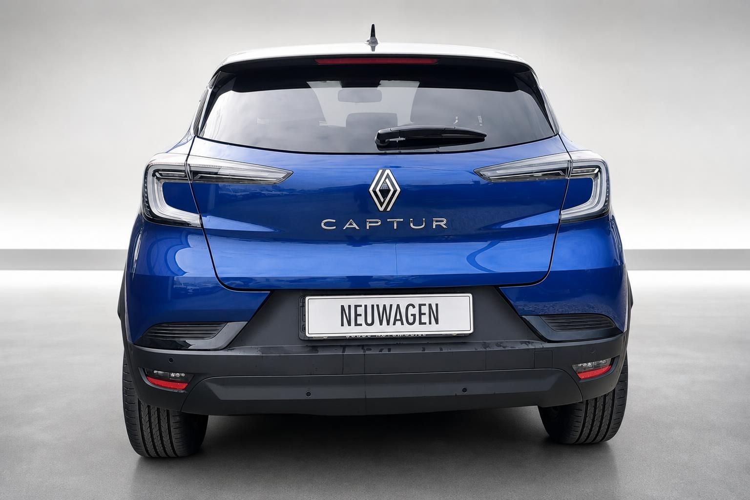 Renault Captur blau Heckansicht Neuwagen Studioaufnahme