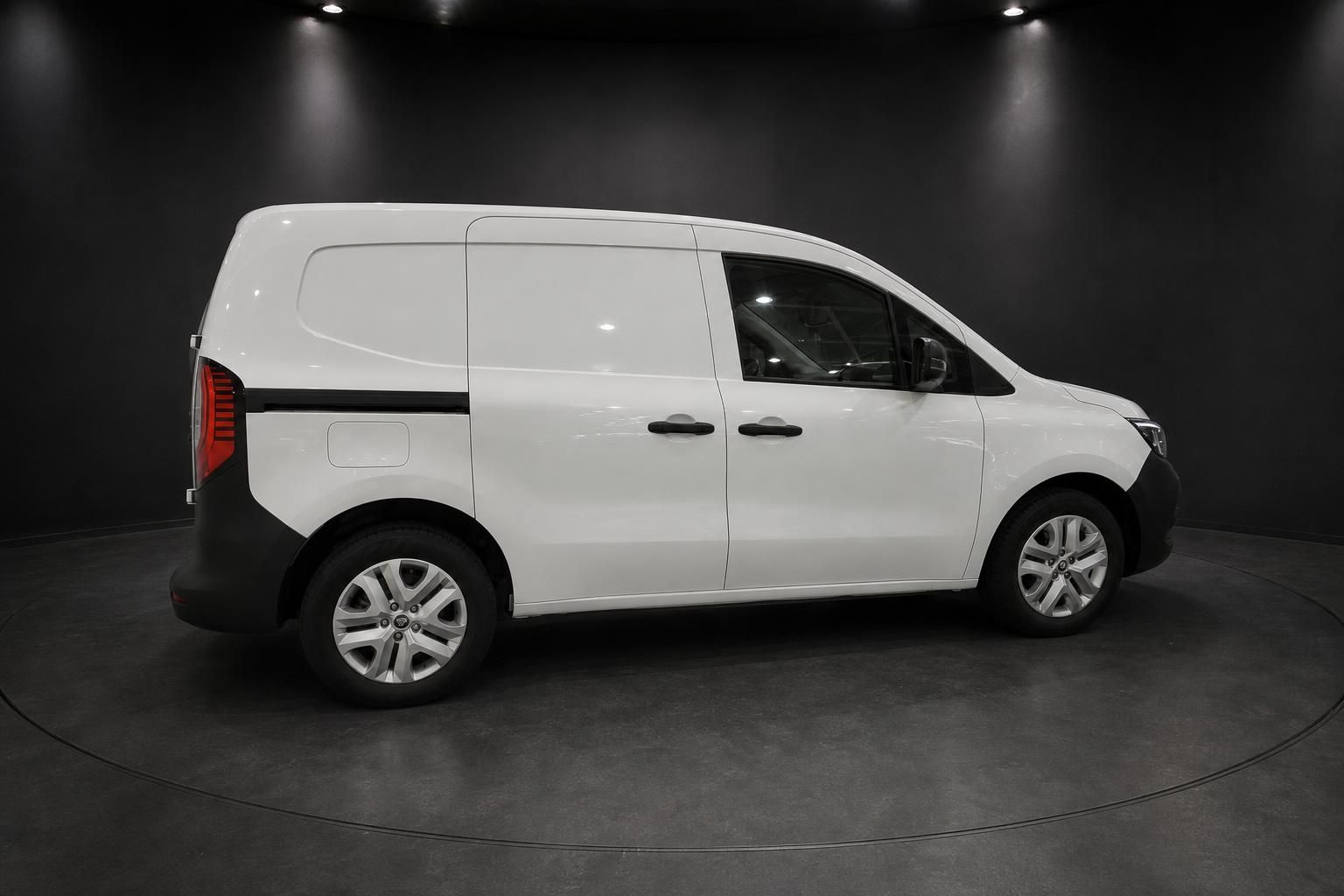 Weisser Renault Kangoo Kastenwagen Seitenansicht im Studio
