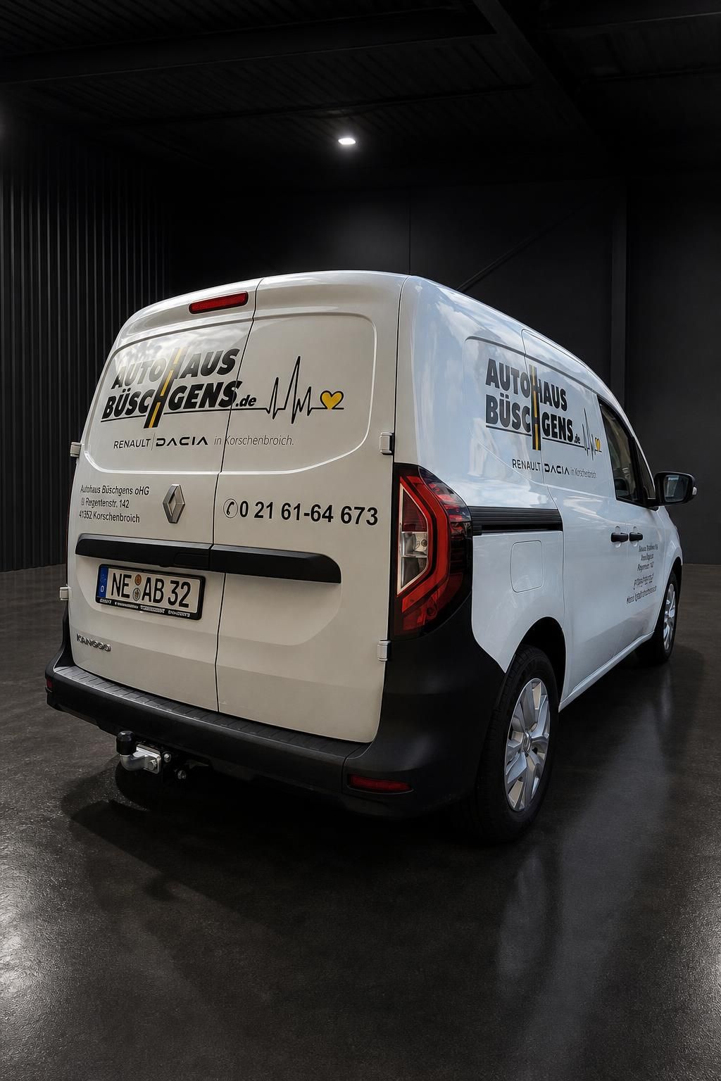 Renault Kangoo Transporter Heckansicht mit Haendlerbeschriftung