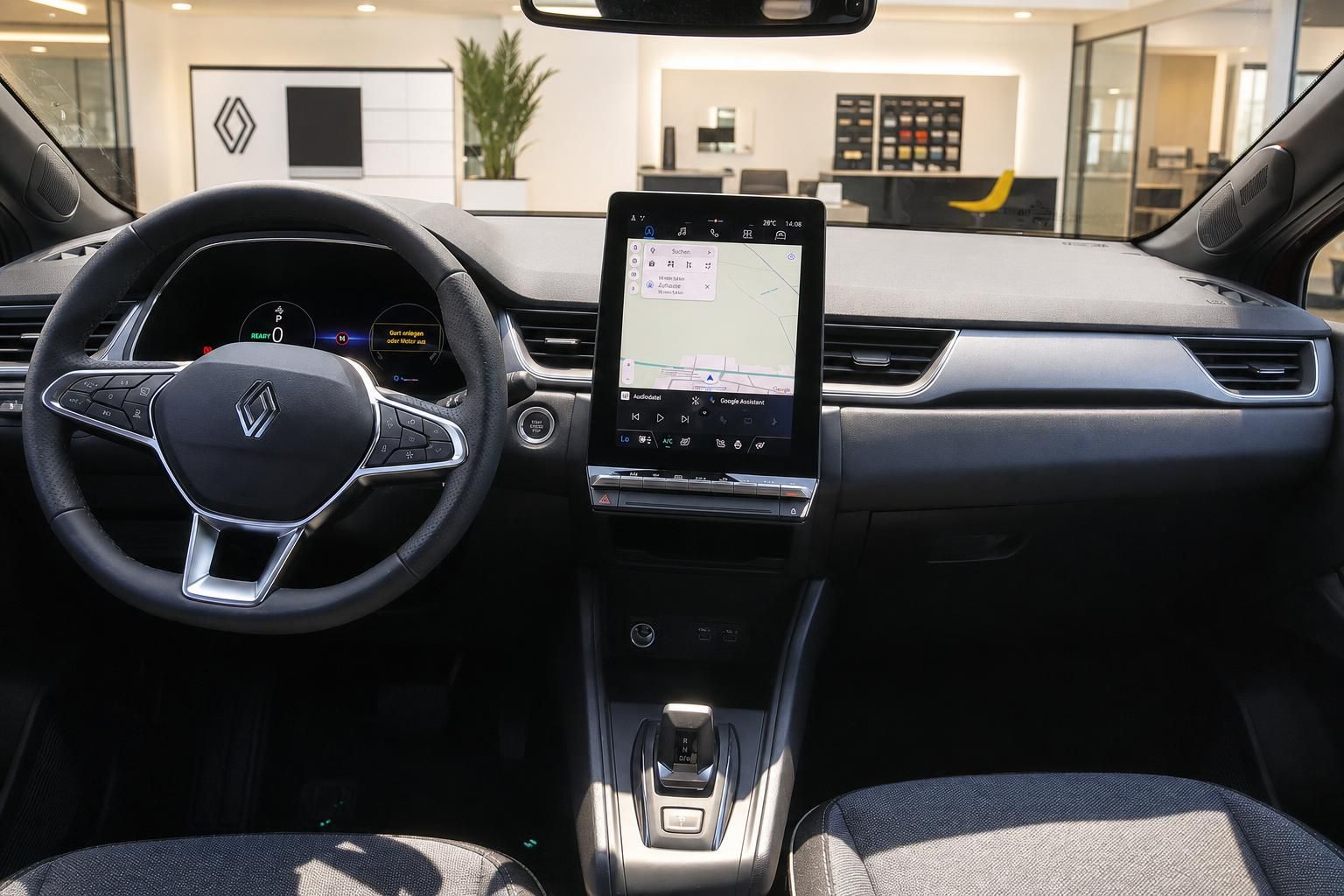 Renault Captur Cockpit mit Touchscreen-Navigation und Lenkrad Innenansicht