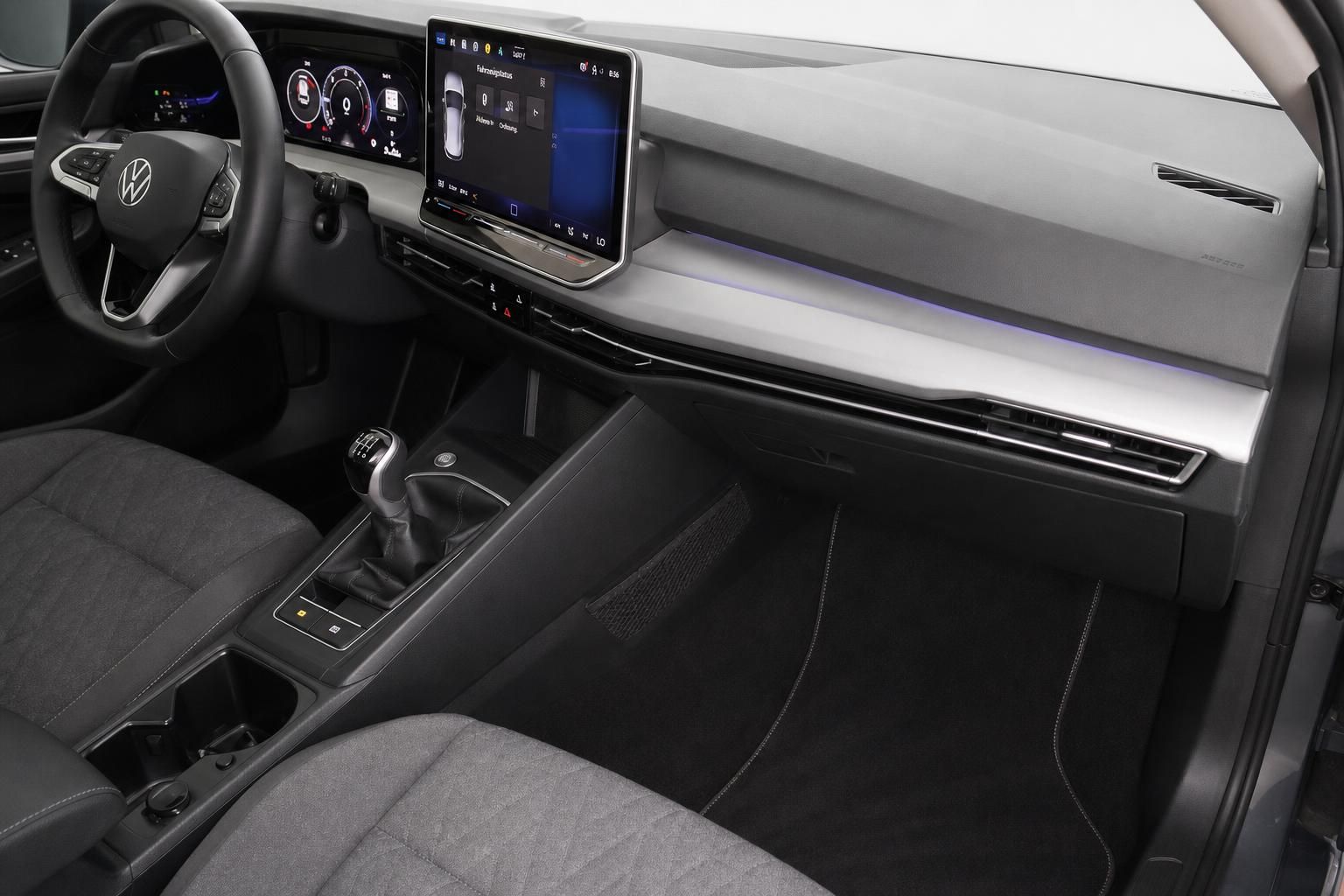 VW Armaturenbrett mit Touchscreen und Ambientebeleuchtung Detail