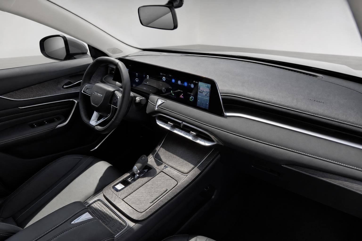 Cockpit und Armaturenbrett mit digitalem Display im Innenraum