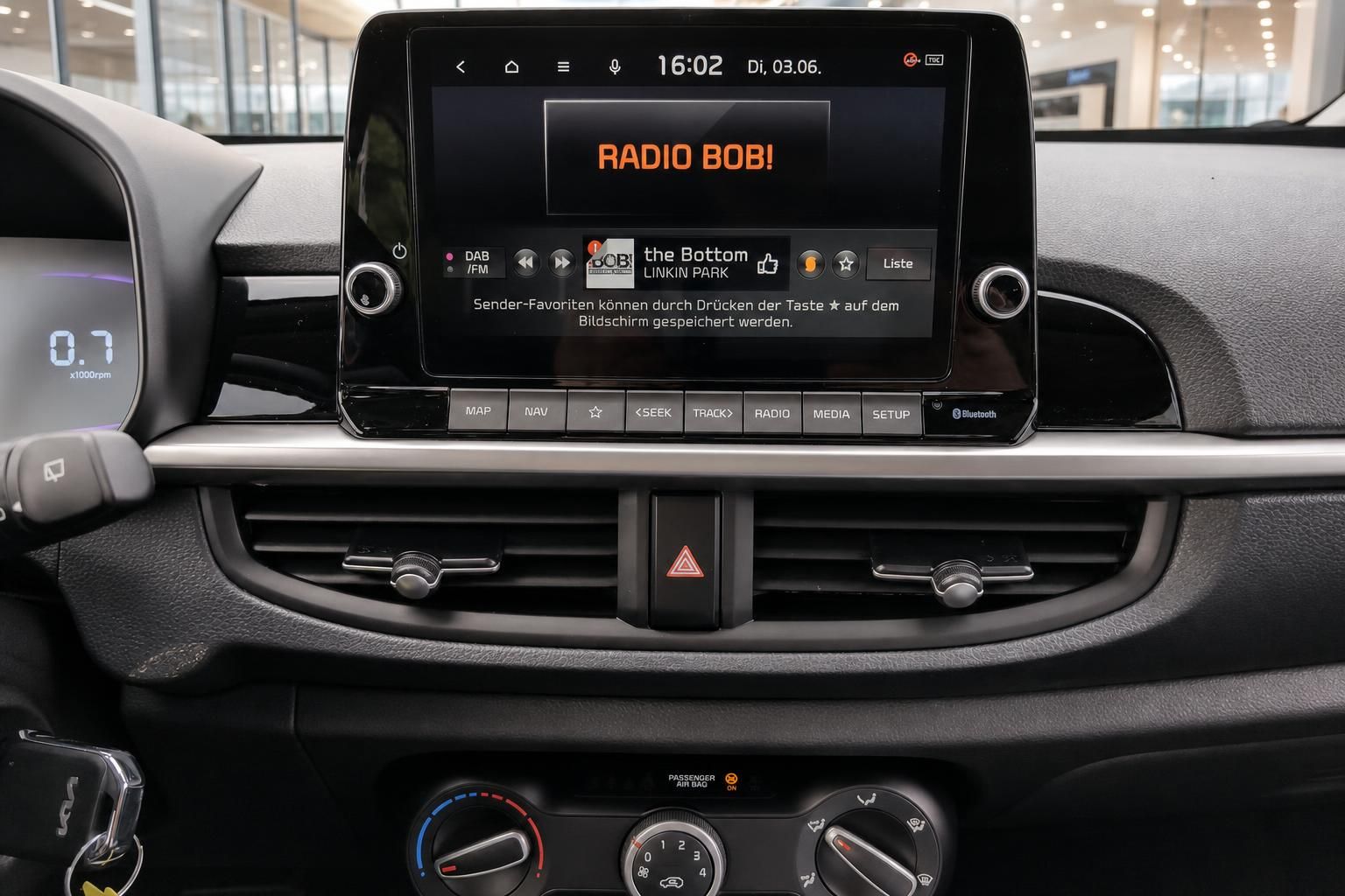 Kia Picanto Infotainment-Display mit Radio und Klimabedienung